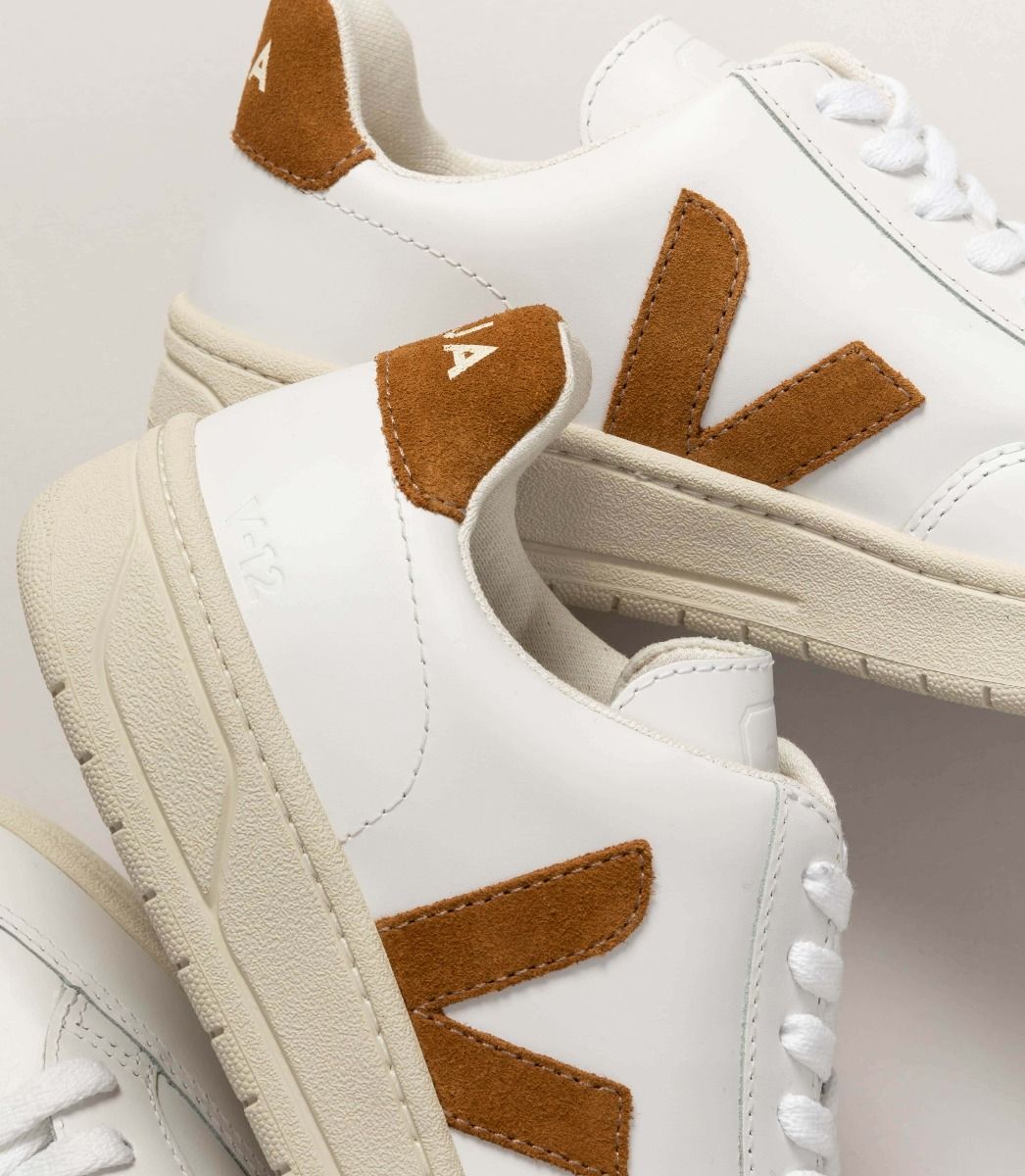 TENIS VEJA V-12 LEATHER EXTRA WHITE CAMEL