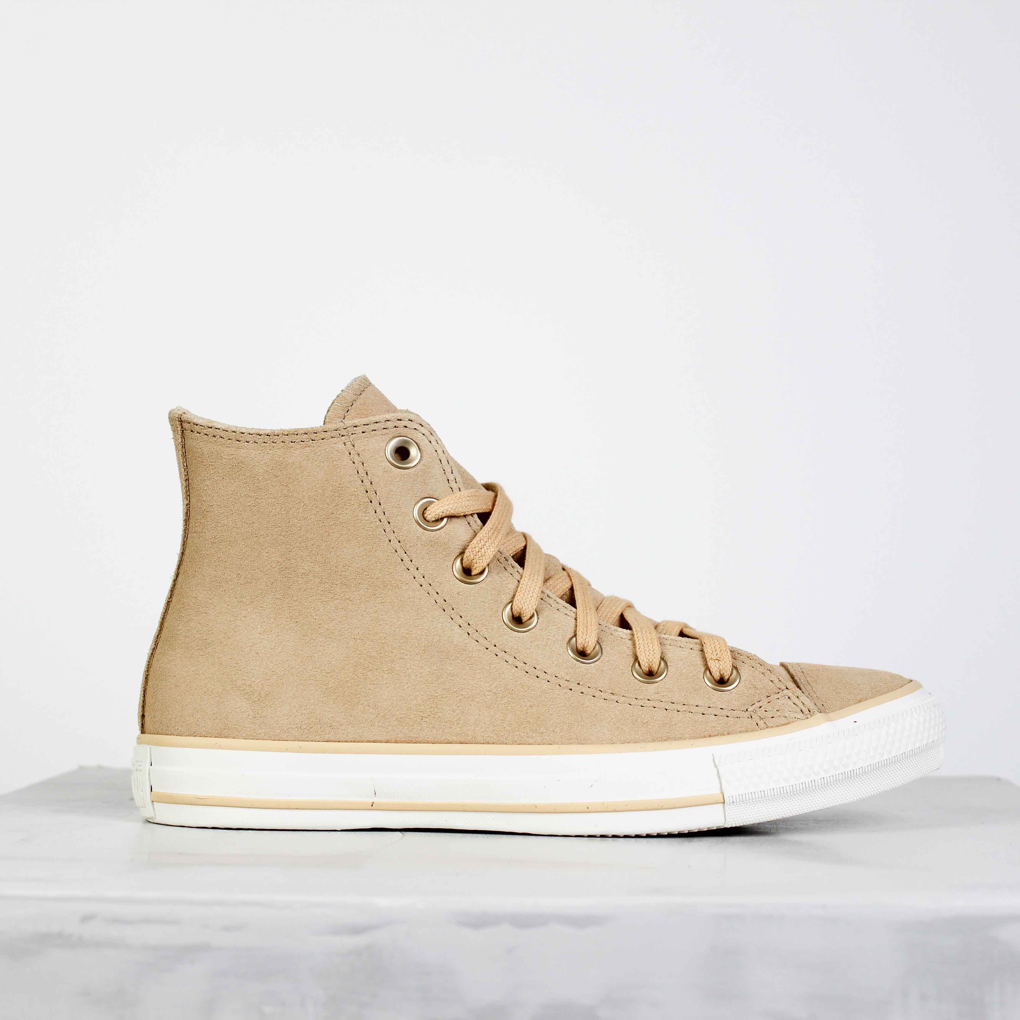 Tênis Converse Chuck Taylor All Star Mid Suede Areia