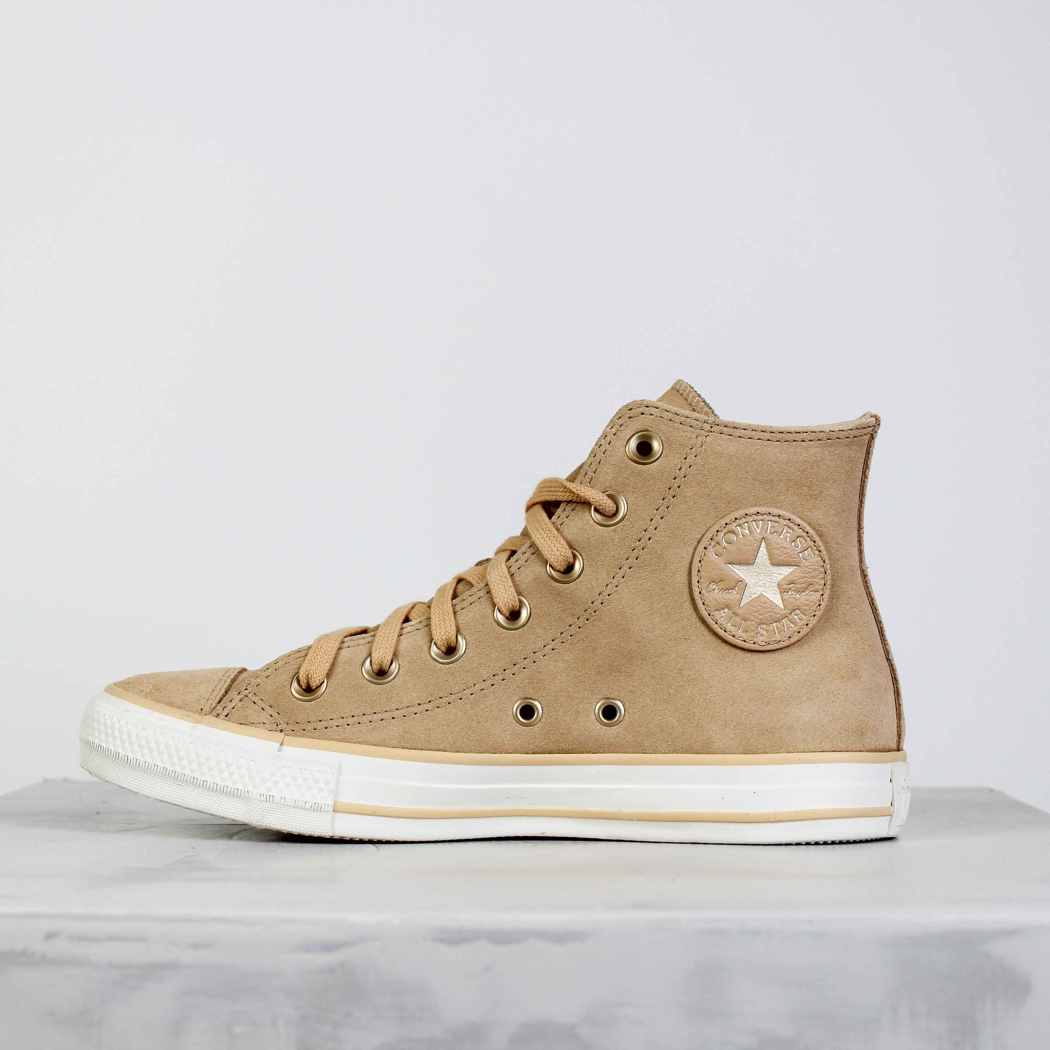 Tênis Converse Chuck Taylor All Star Mid Suede Areia