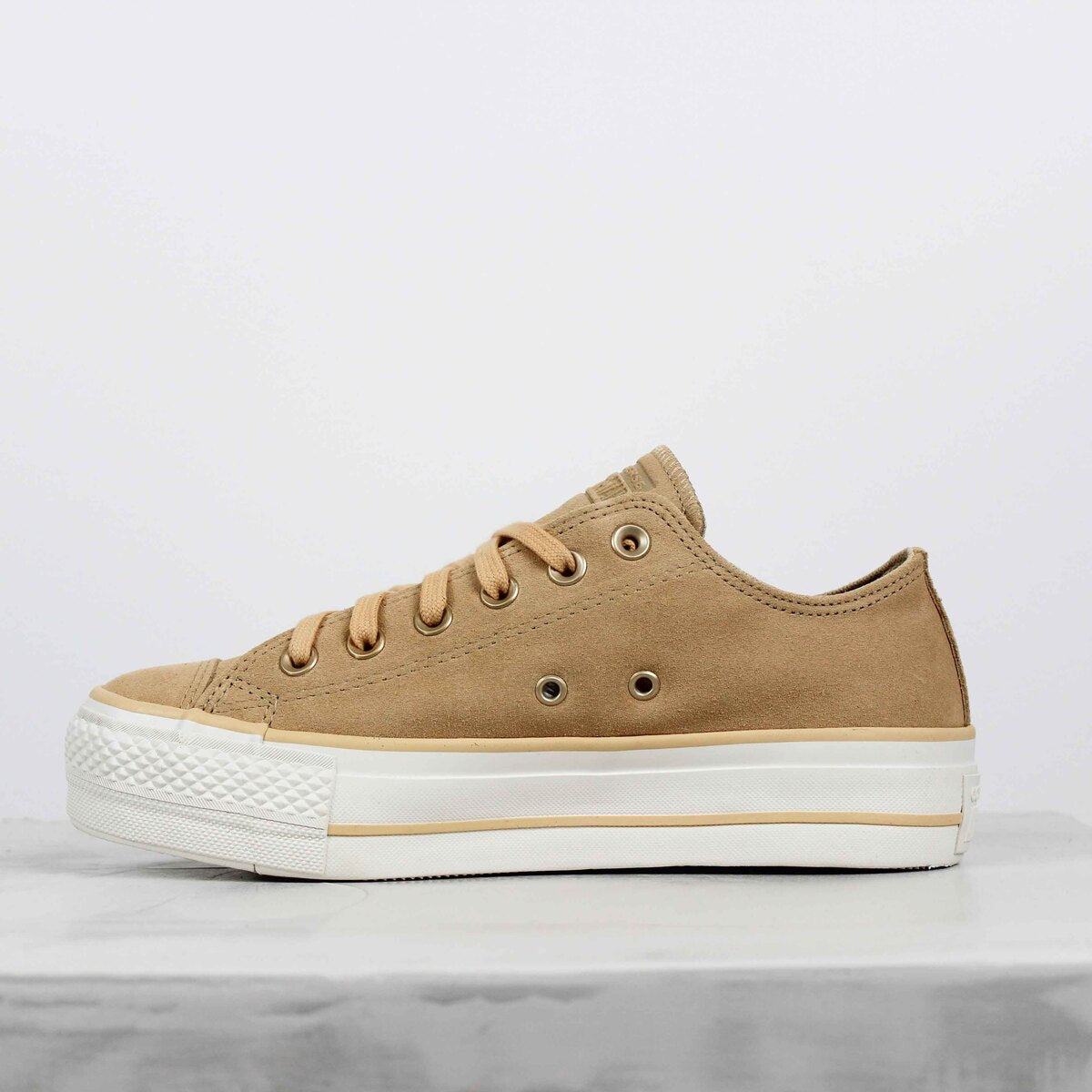 Tênis Converse Chuck Taylor All Star Lift Suede Areia