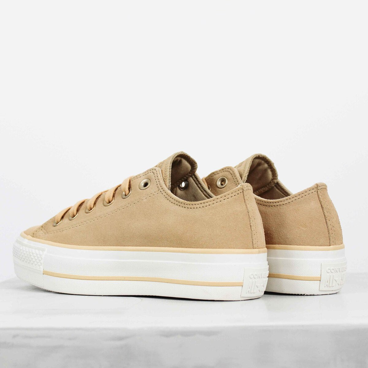 Tênis Converse Chuck Taylor All Star Lift Suede Areia