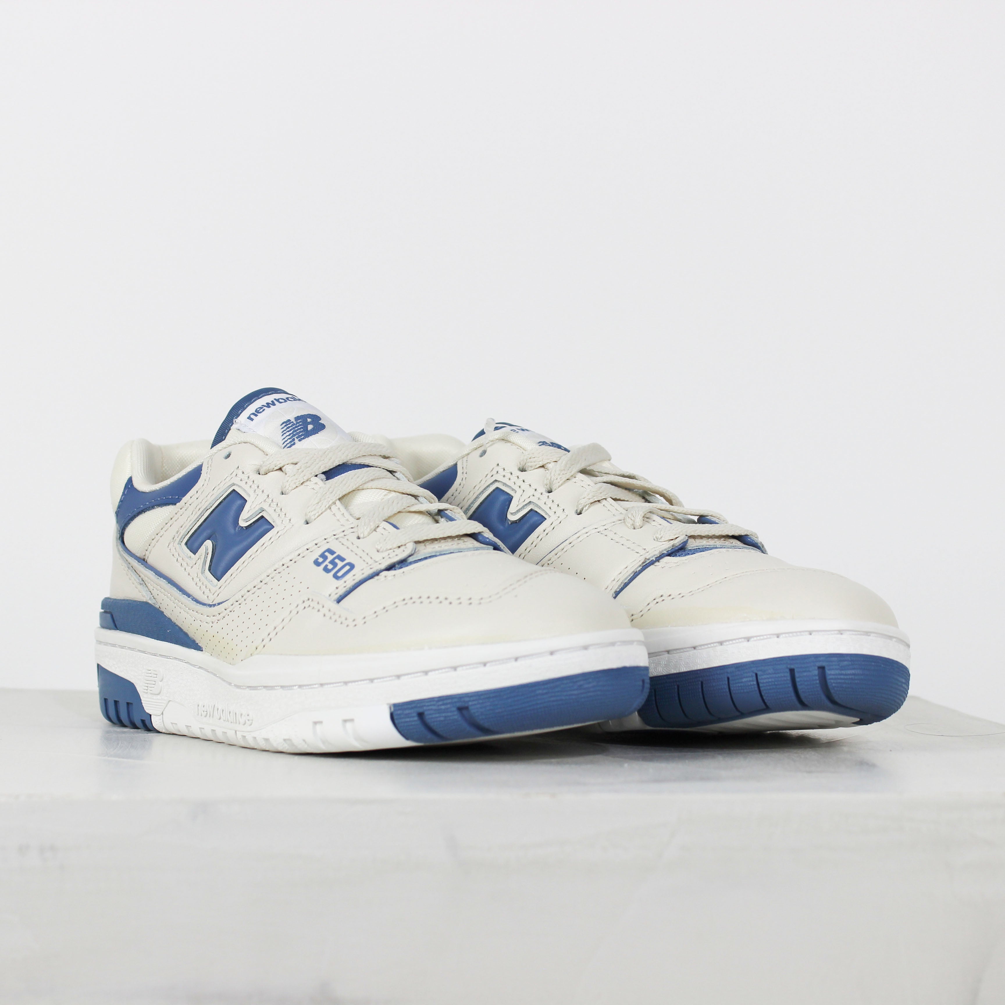 Tênis New Balance 550 Off White blue