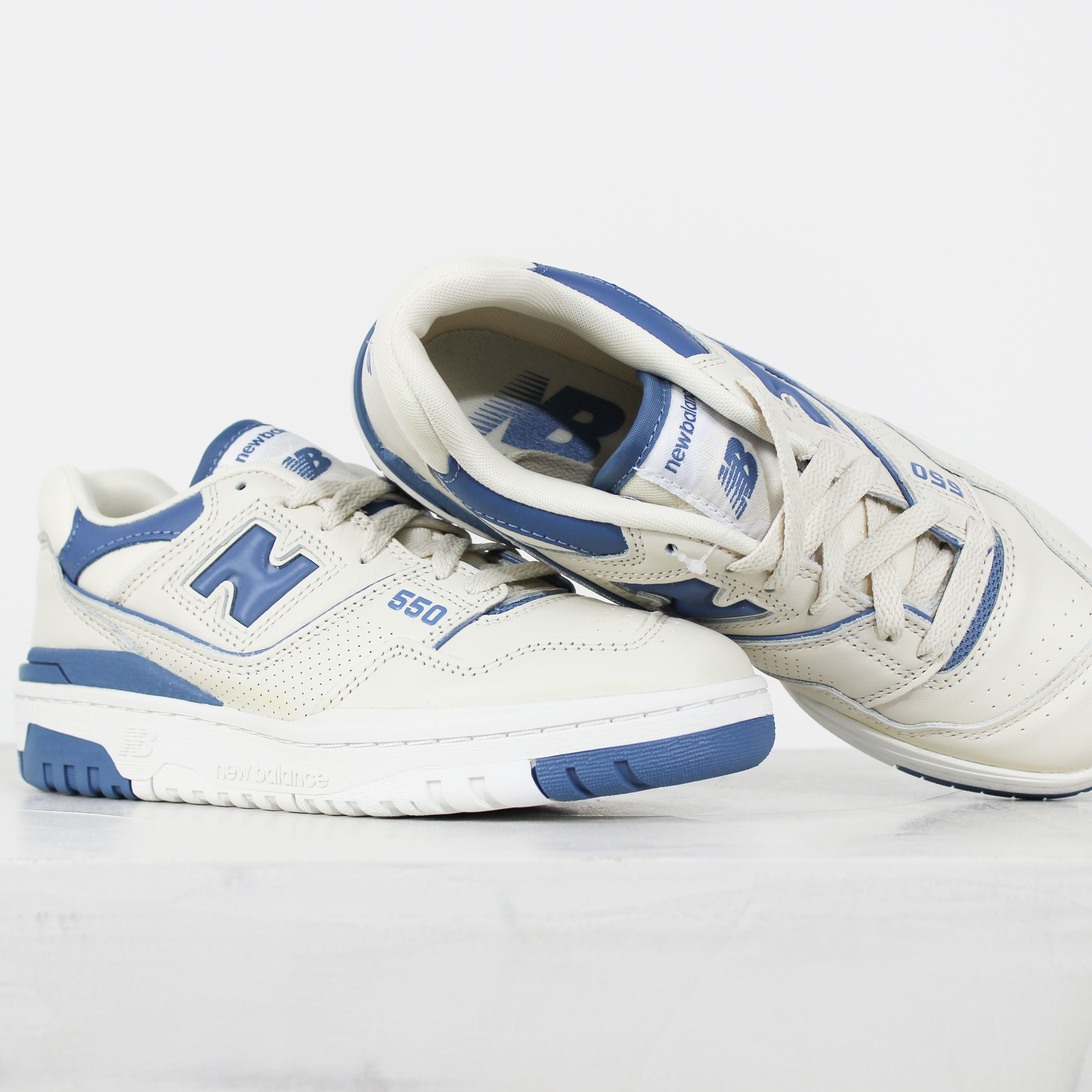 Tênis New Balance 550 Off White blue