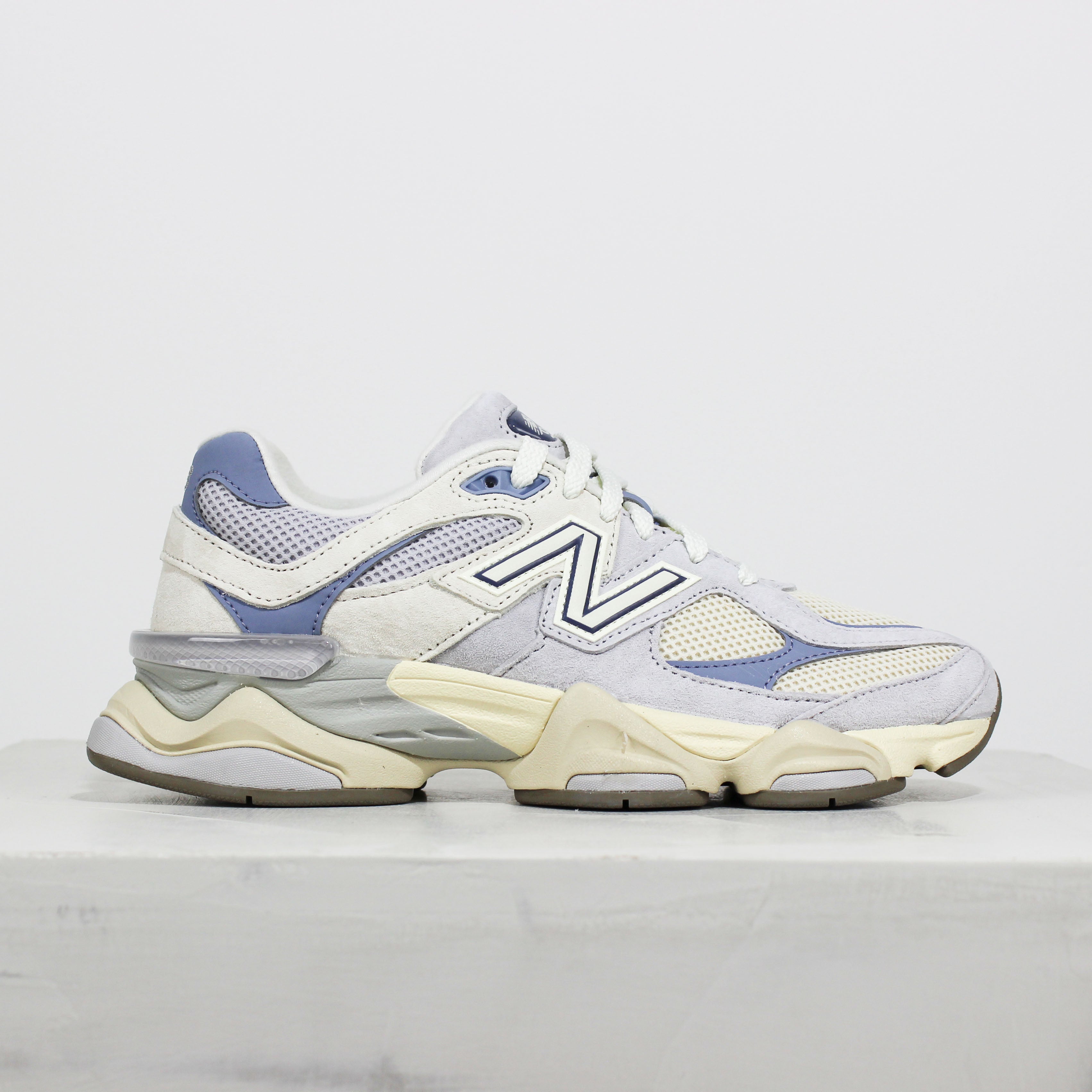 Tênis New Balance 9060 Unissex Pérola Bege
