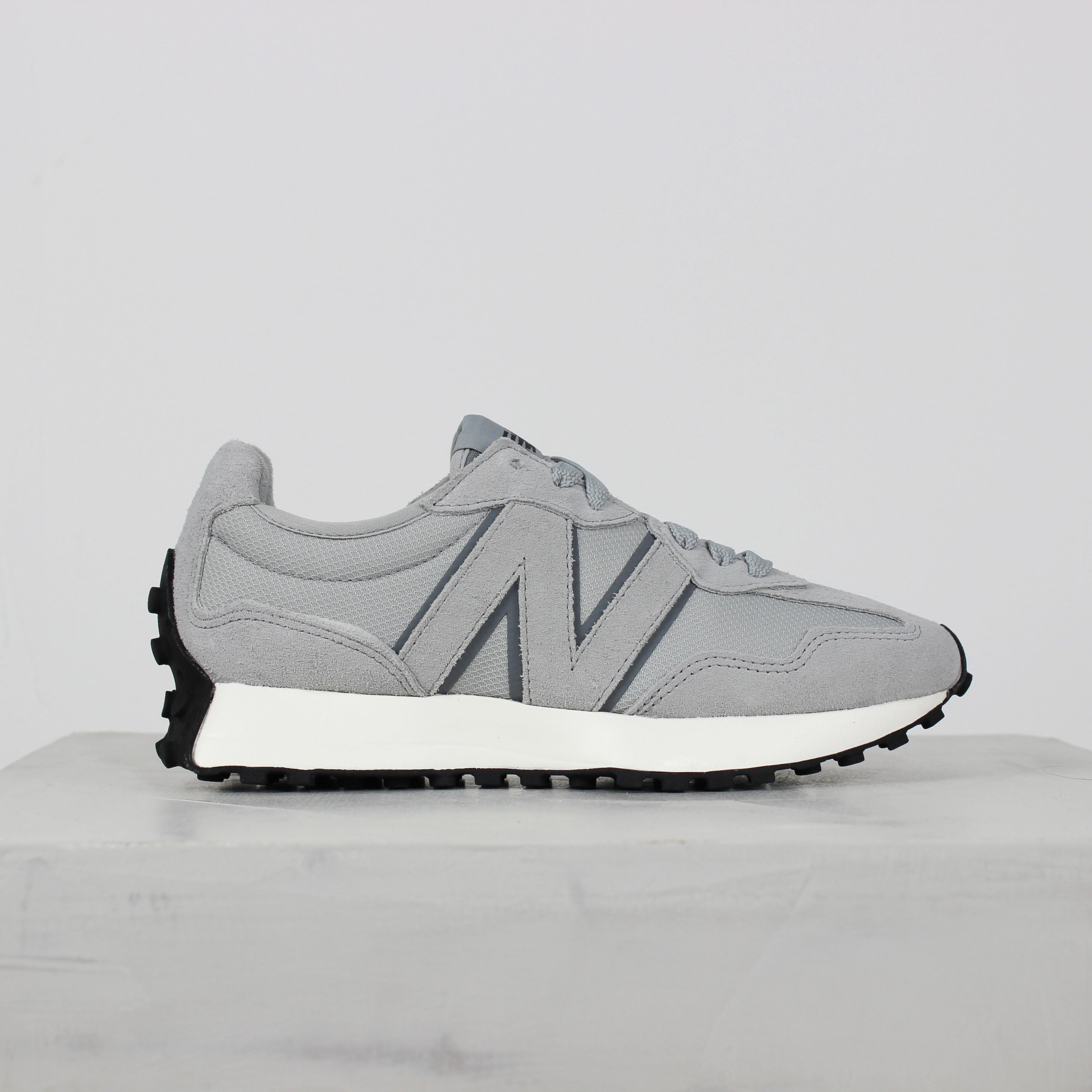 Tênis New Balance 327v1 Cinza