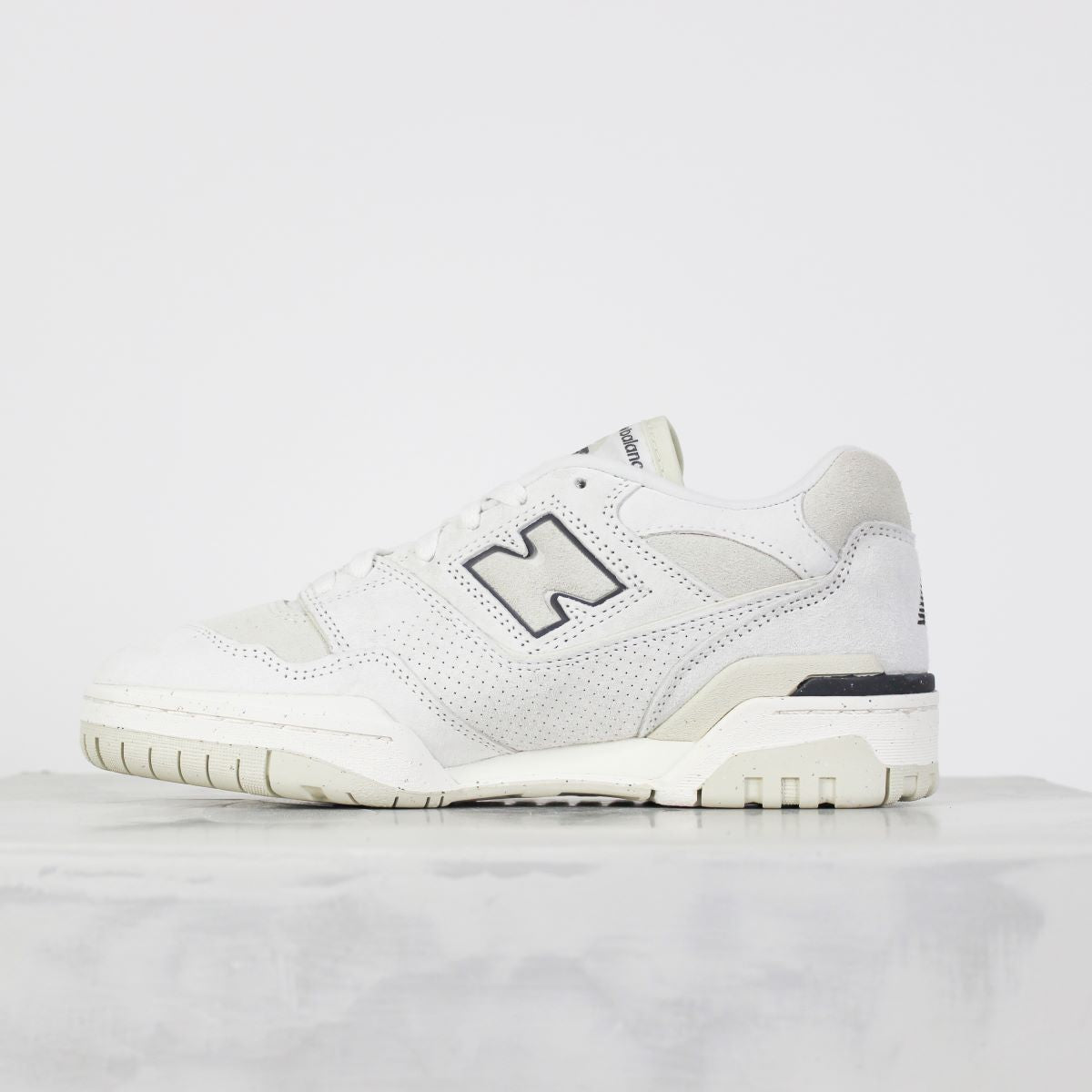Tênis New Balance 550 Sea Salt Dark Arctic Grey