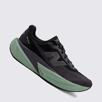 Tênis New Balance FuelCell Rebel V5 Preto Verde Claro