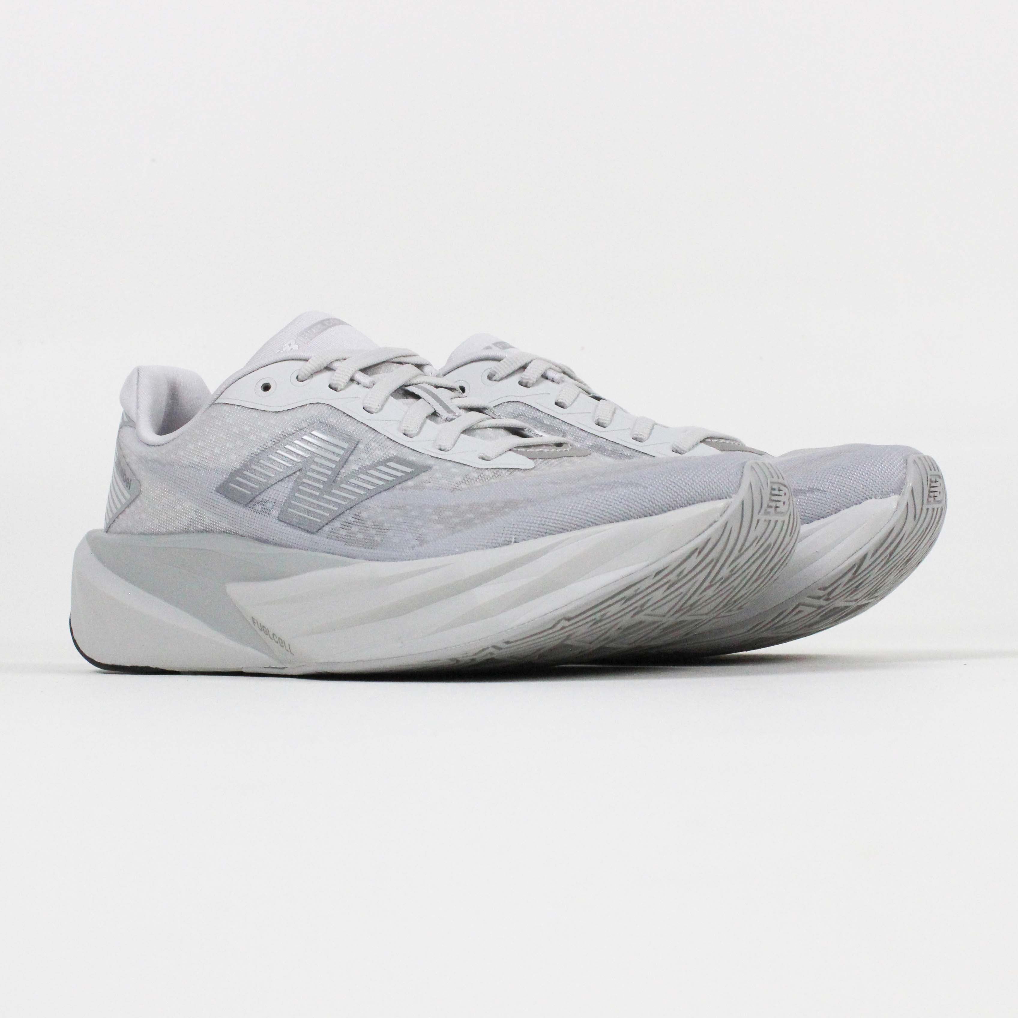 Tênis Feminino New Balance FuelCell Rebel v4 Cinza Claro Prata