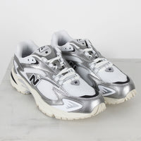 Tênis New Balance 725 Branco Cinza Metalizado
