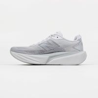 Tênis Feminino New Balance FuelCell Rebel v4 Cinza Claro Prata
