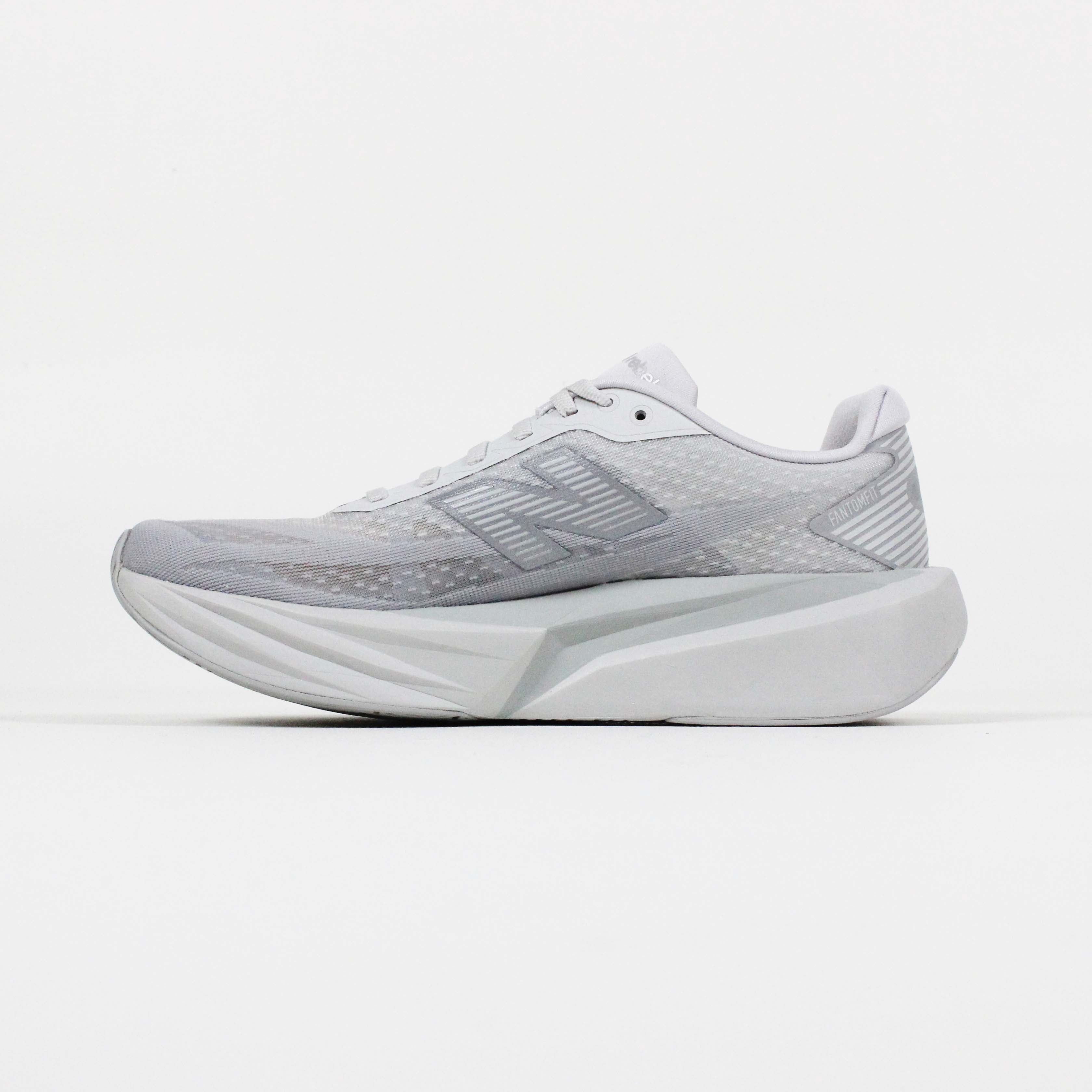 Tênis Feminino New Balance FuelCell Rebel v4 Cinza Claro Prata