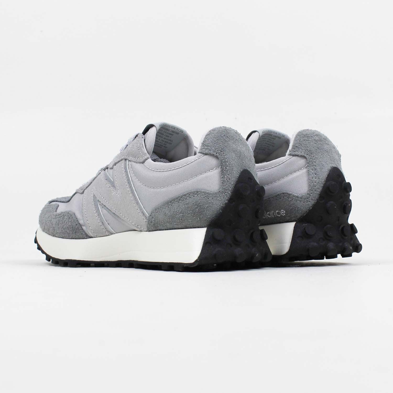 Tênis New Balance 327v1 Prata