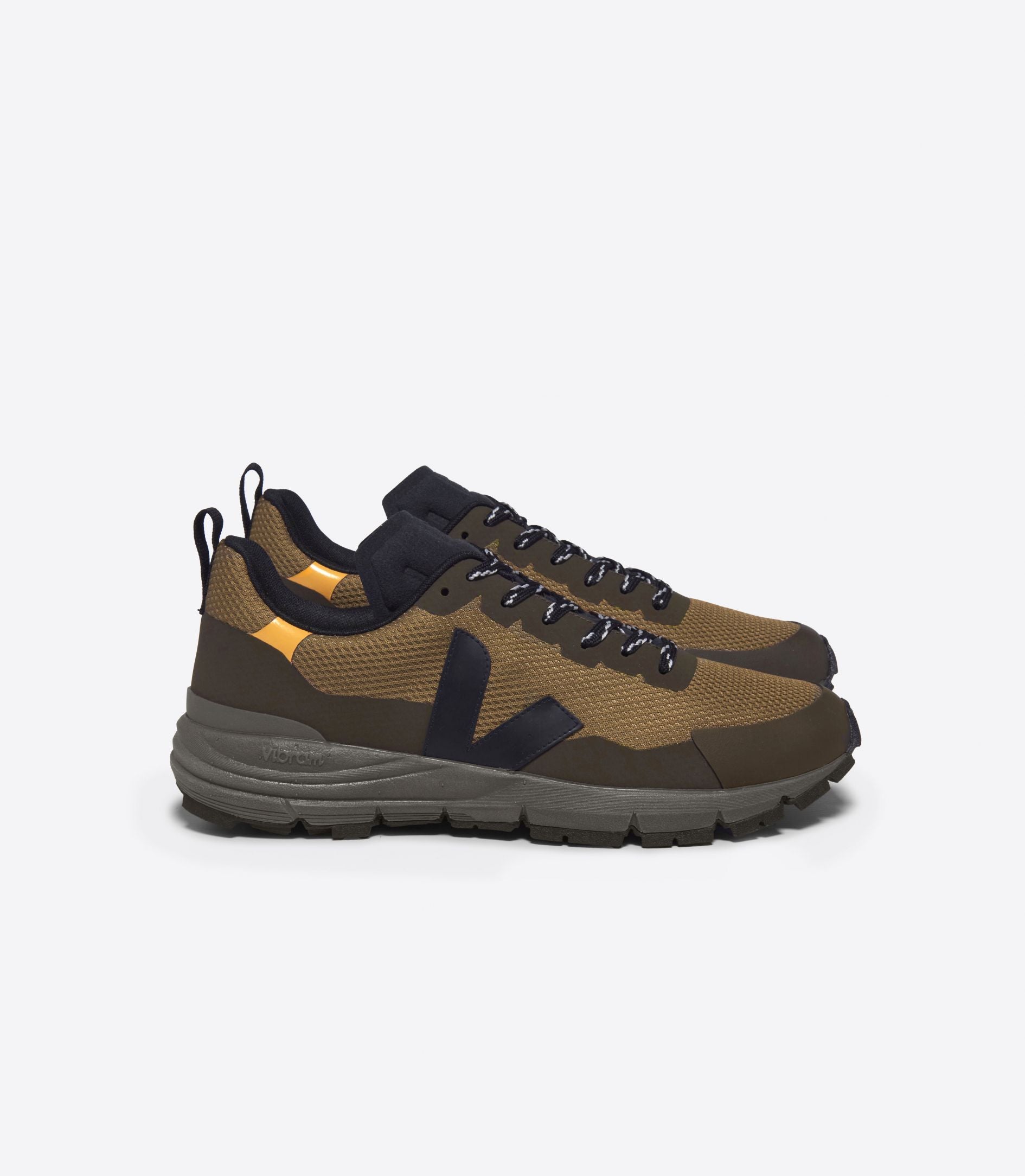 TENIS VEJA DEKKAN ALVEOMESH TENT BLACK OURO