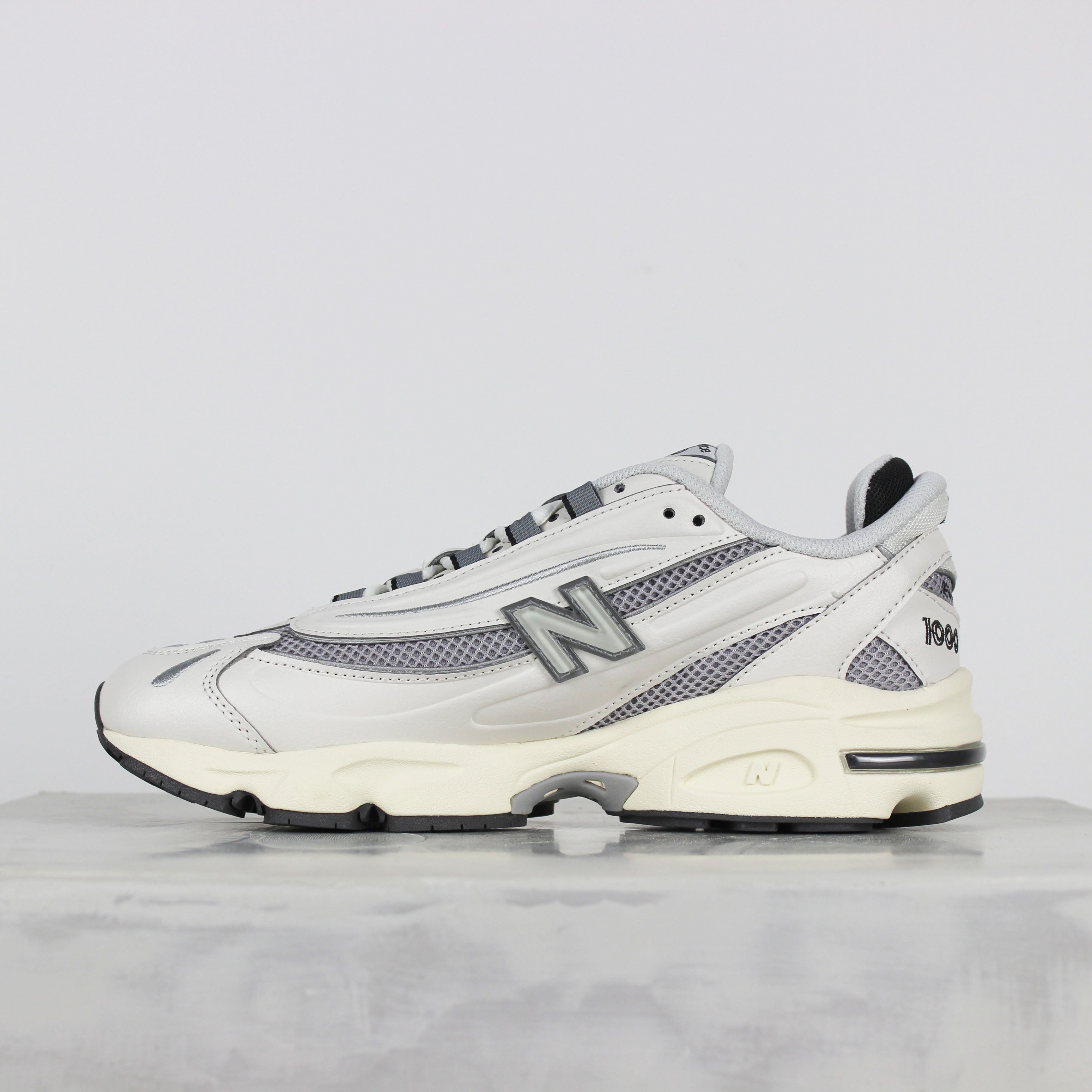 Tênis New Balance M1000 Unisex Bege Cinza Claro