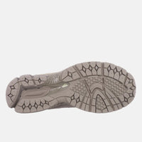 Tênis New Balance 2002R Taupe