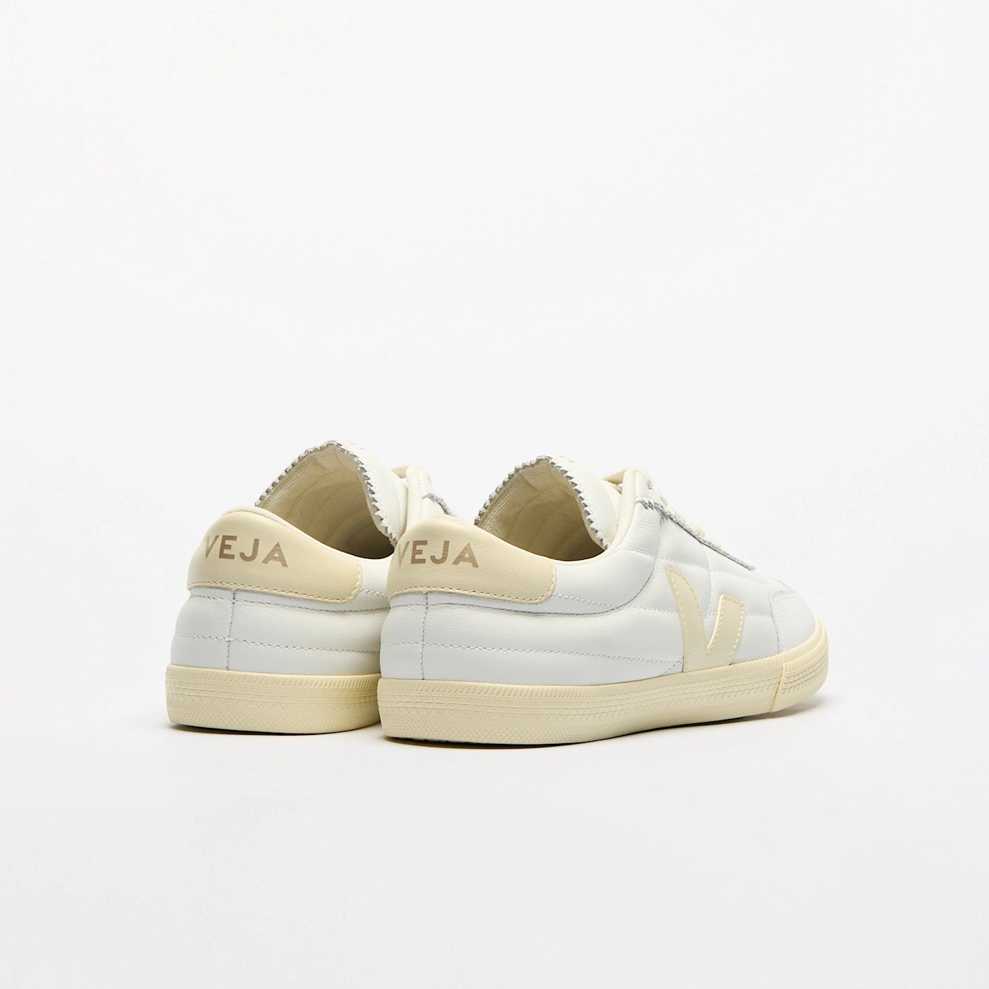 Tênis Veja Panenka O.T. Leather White Calcaire