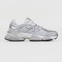Tênis New Balance 9060 Cinza Metalic Gold