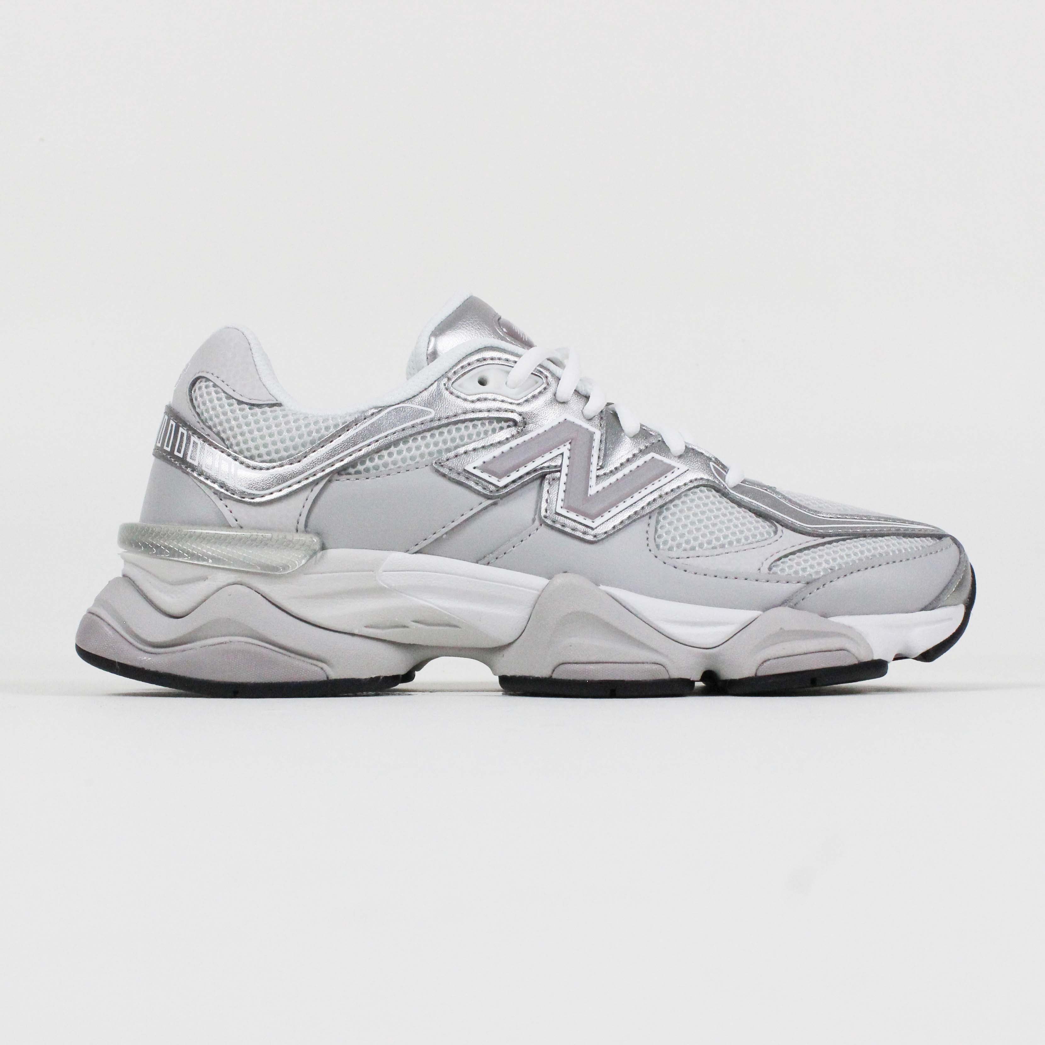 Tênis New Balance 9060 Cinza Metalic Gold
