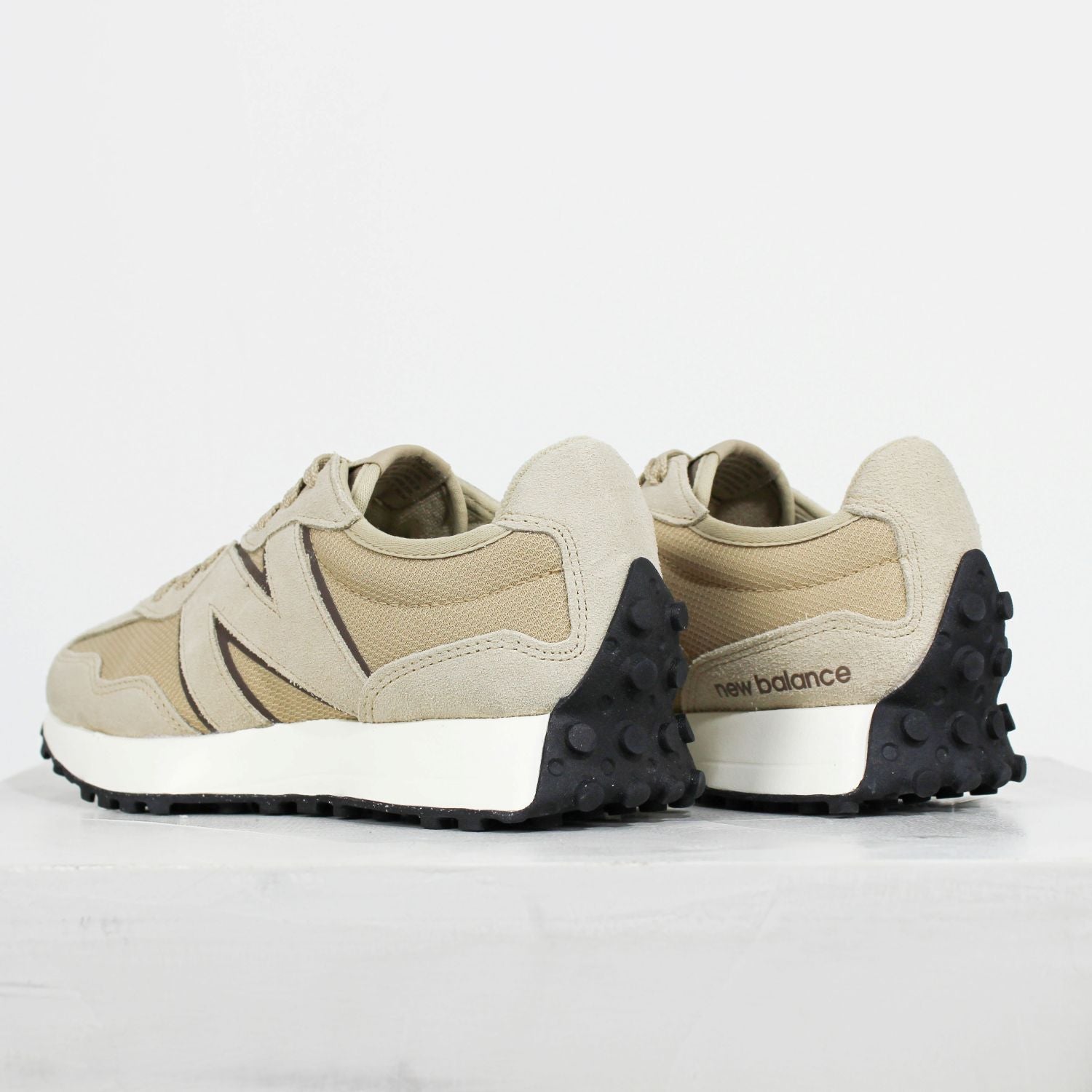 Tênis New Balance 327v1 Bege
