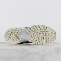 Tênis New Balance 725 Branco Cinza Metalizado