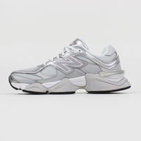 Tênis New Balance 9060 Cinza Metalic Gold