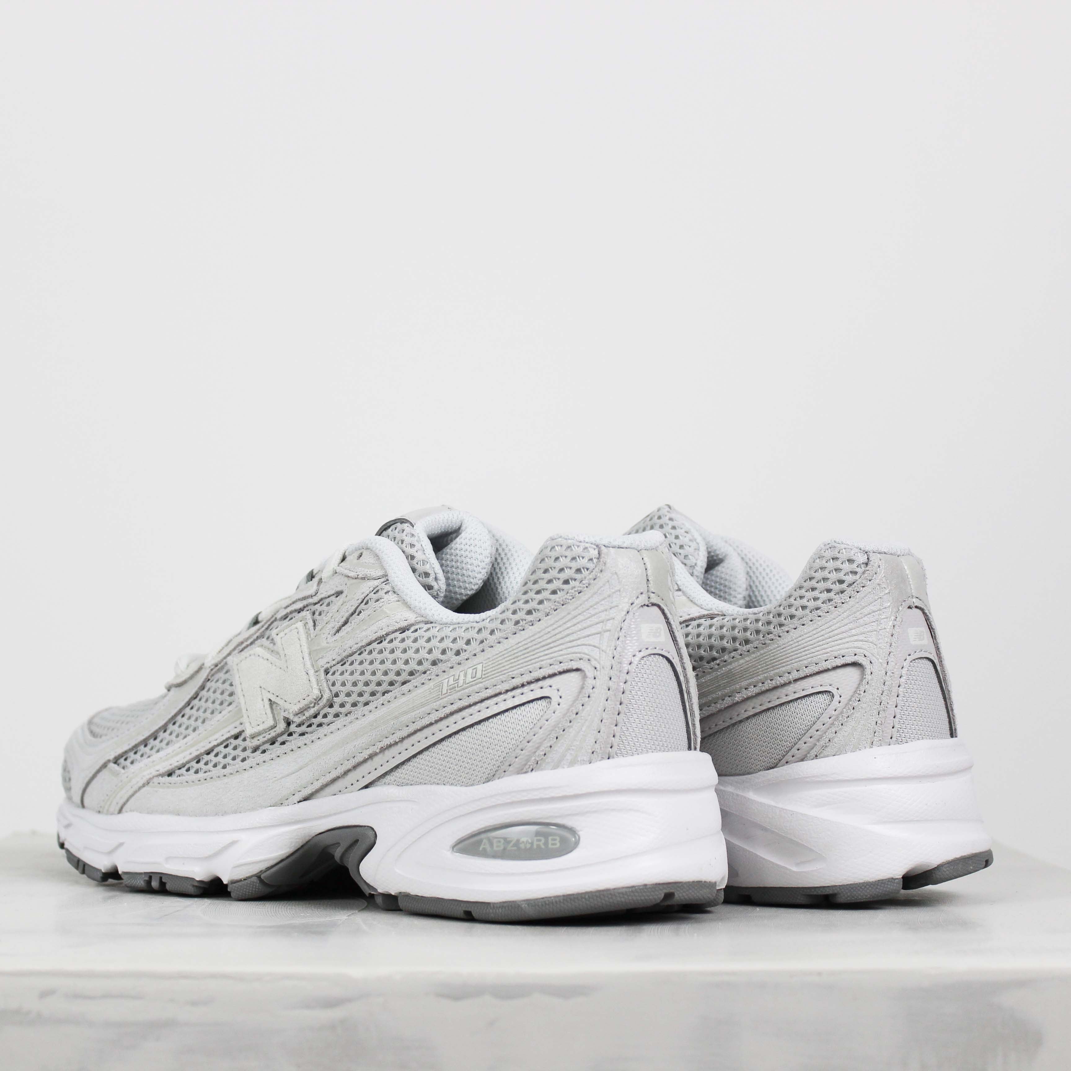 Tênis New Balance 740 Cinza