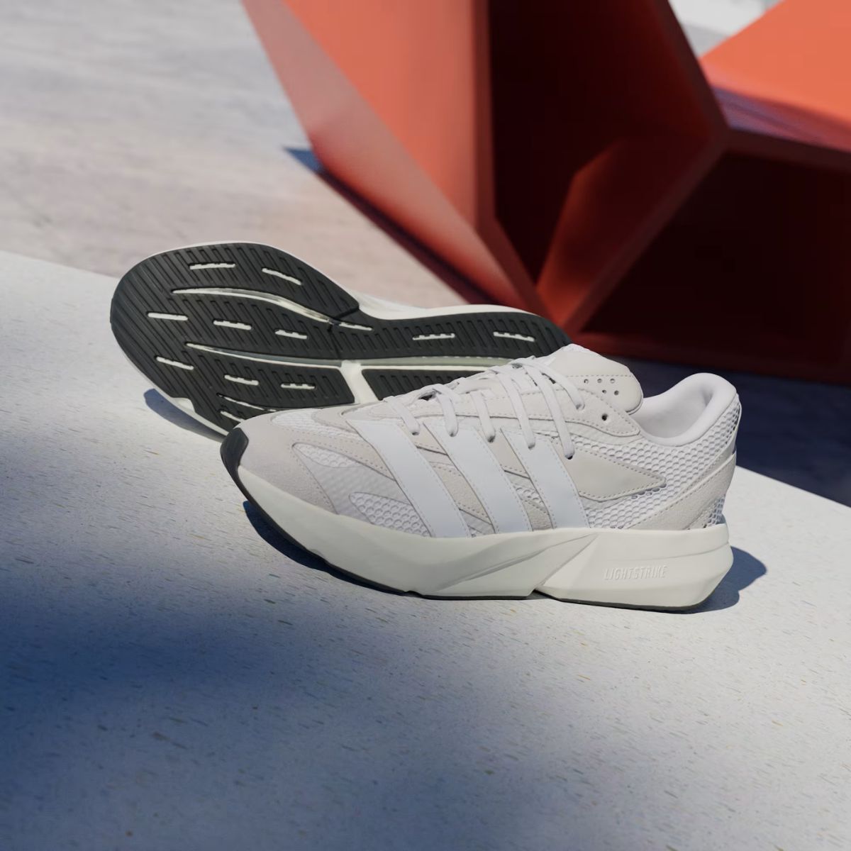 Tênis Adidas Lightstride Crystal White Bege