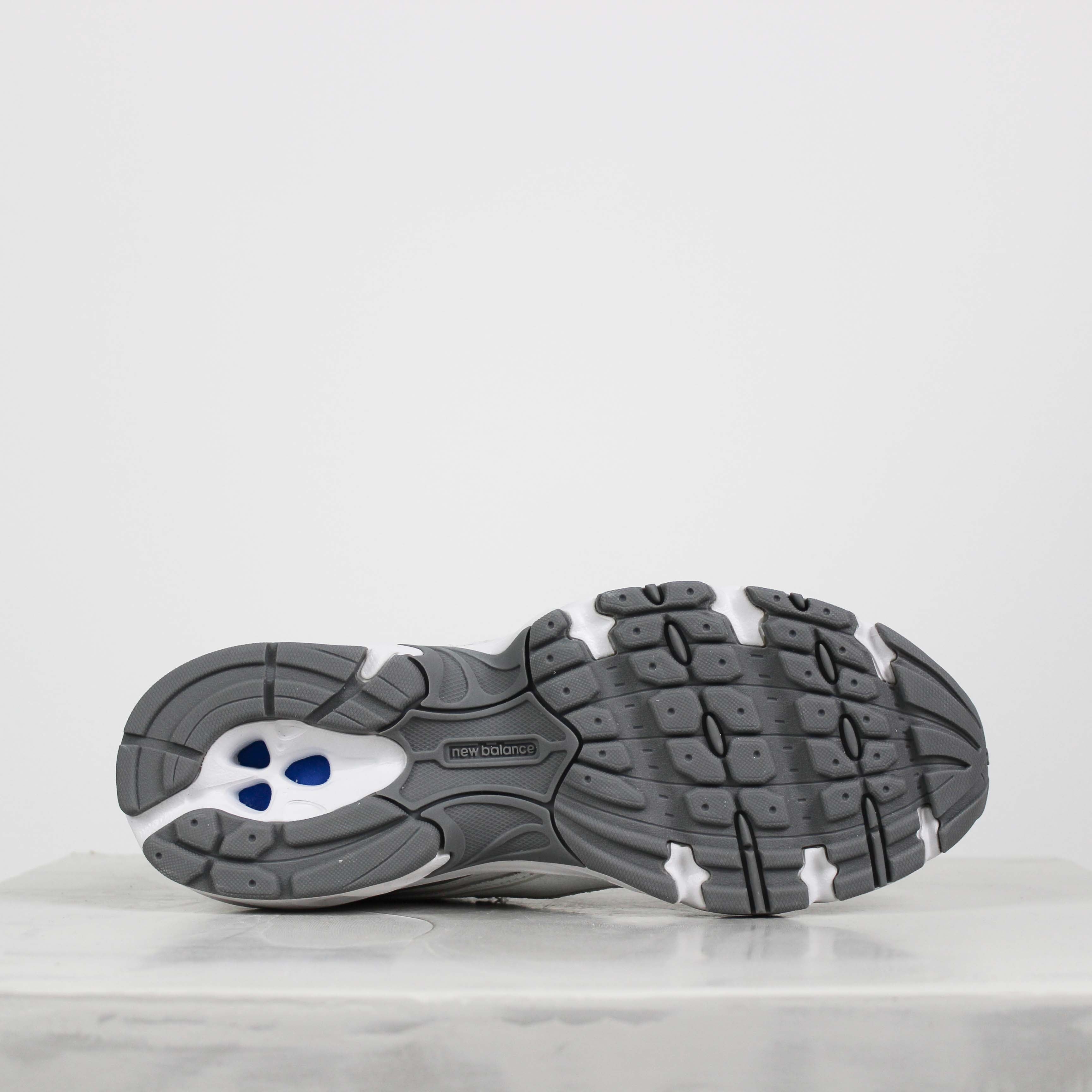 Tênis New Balance 740 Cinza