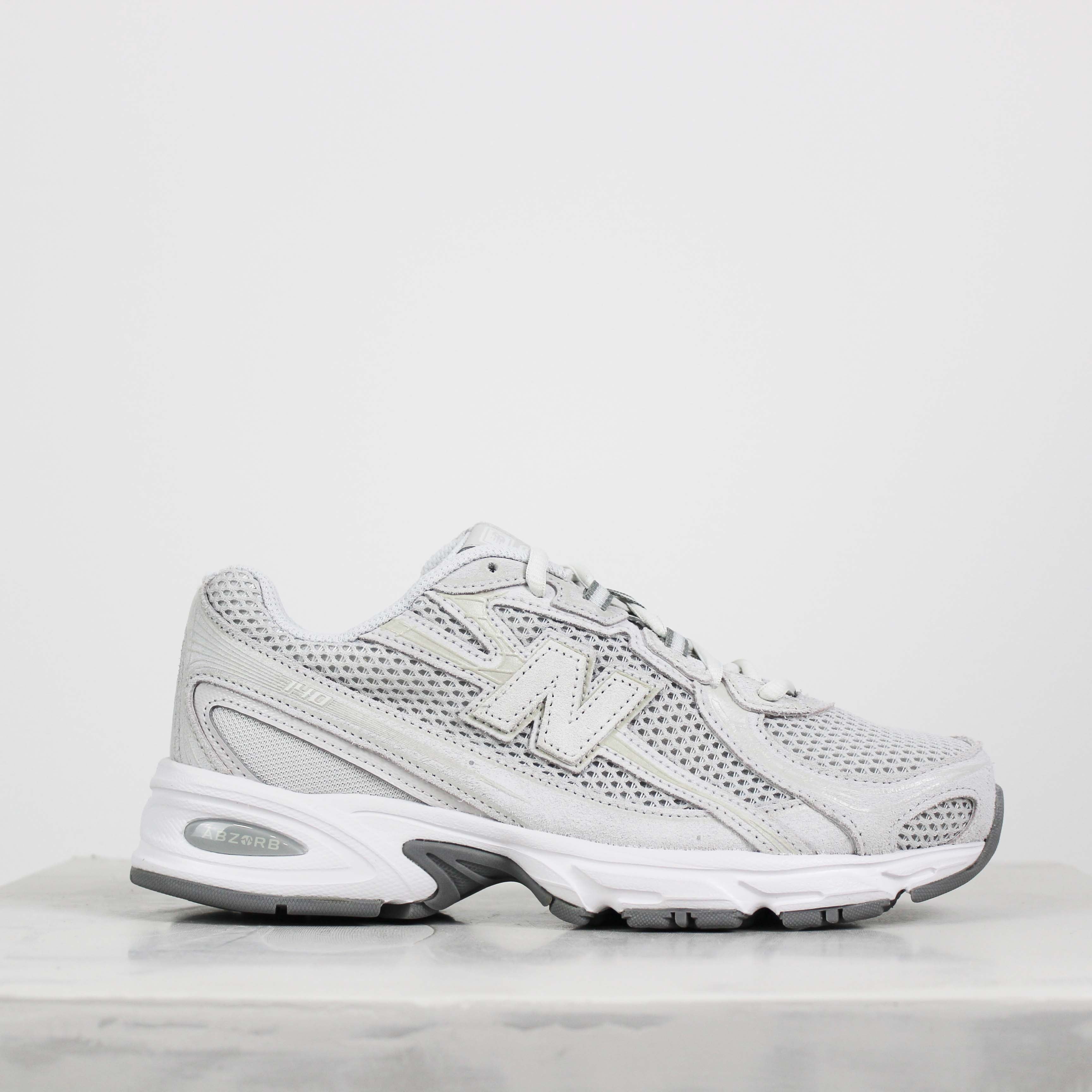 Tênis New Balance 740 Cinza