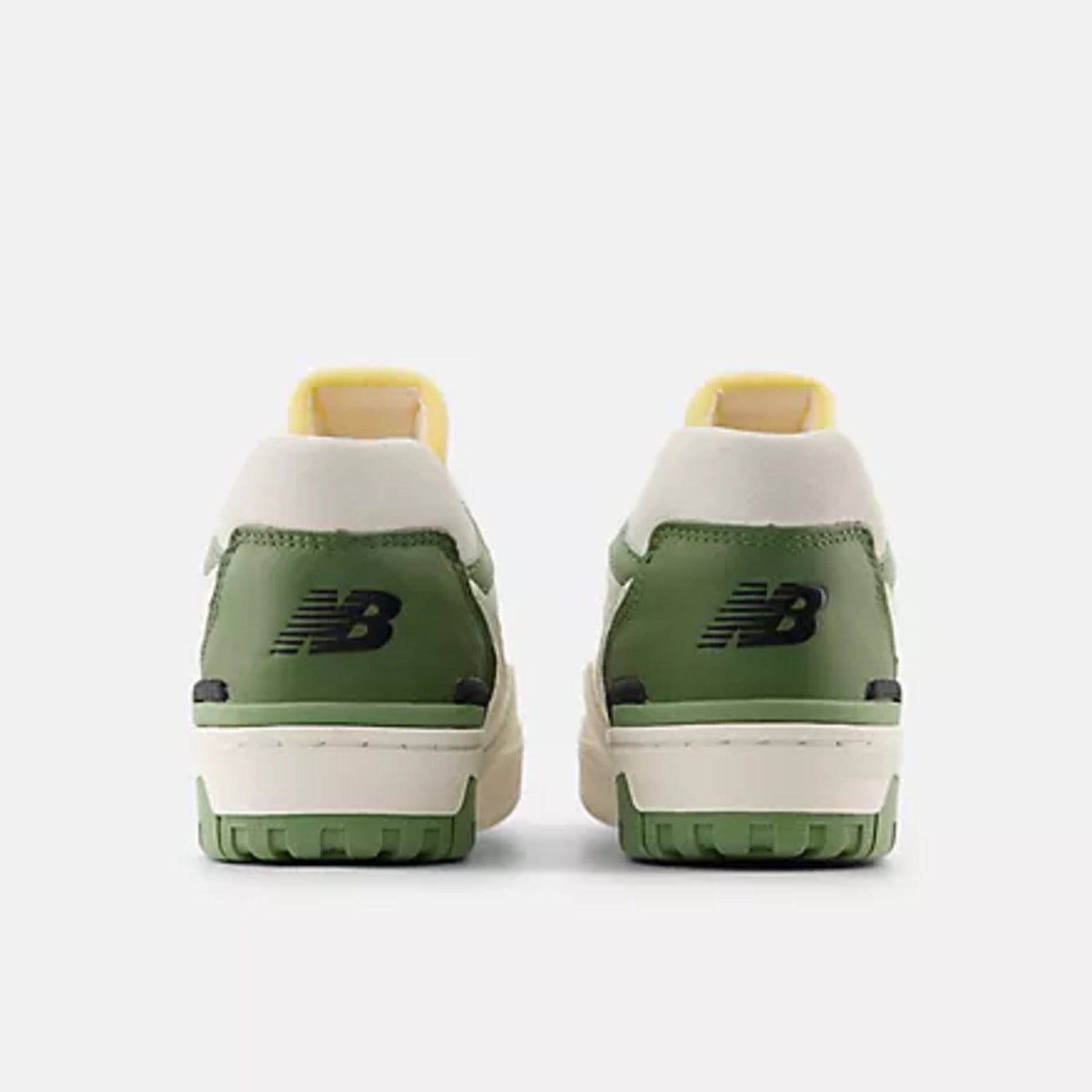 Tênis New Balance 550 Bege Claro Verde