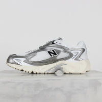 Tênis New Balance 725 Branco Cinza Metalizado