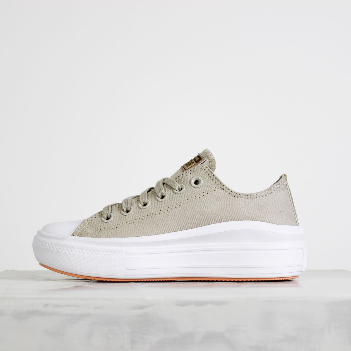 TENIS CHUCK TAYLOR ALL STAR MOVE BEGE