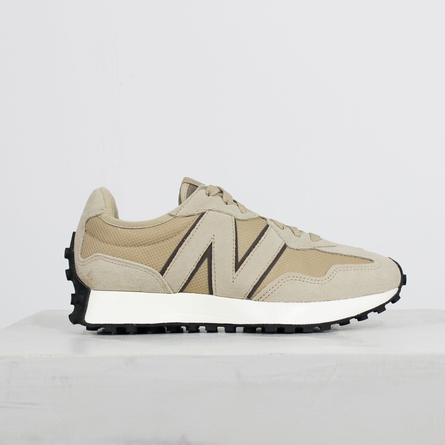 New Balance 327