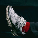 Tênis New Balance 725 Branco Cinza Metalizado
