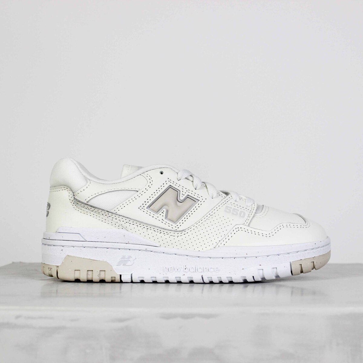 Tênis New Balance 550 Bege