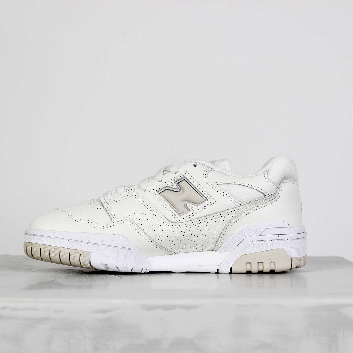 Tênis New Balance 550 Bege