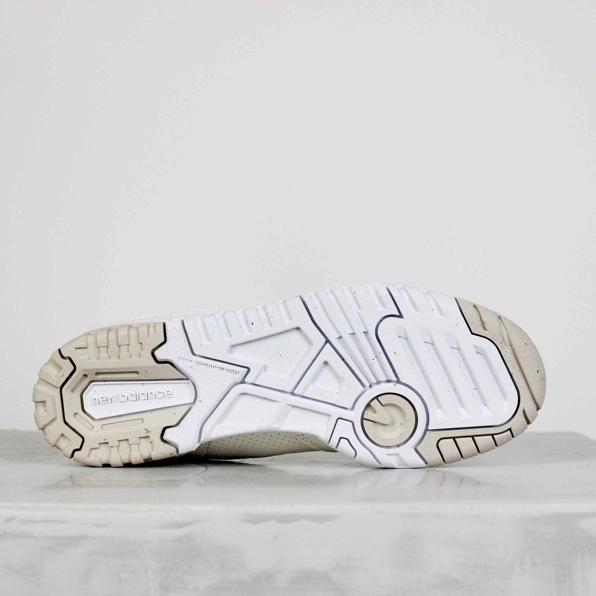 Tênis New Balance 550 Bege