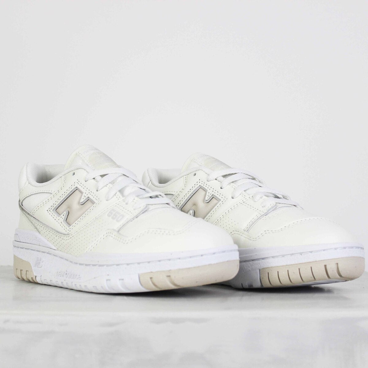 Tênis New Balance 550 Bege