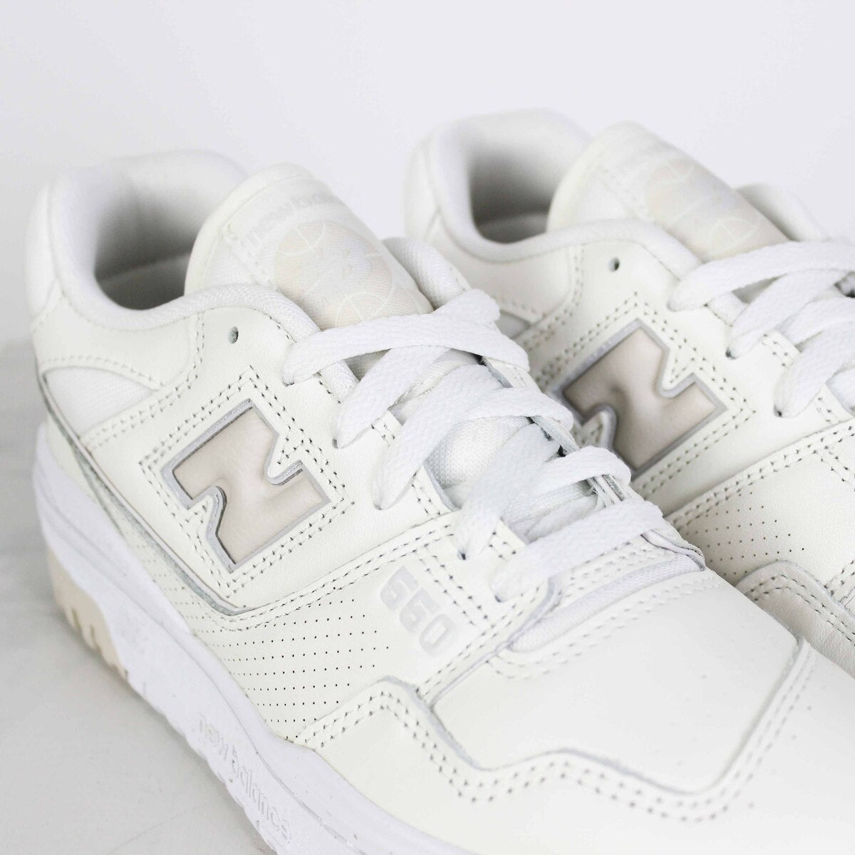Tênis New Balance 550 Bege