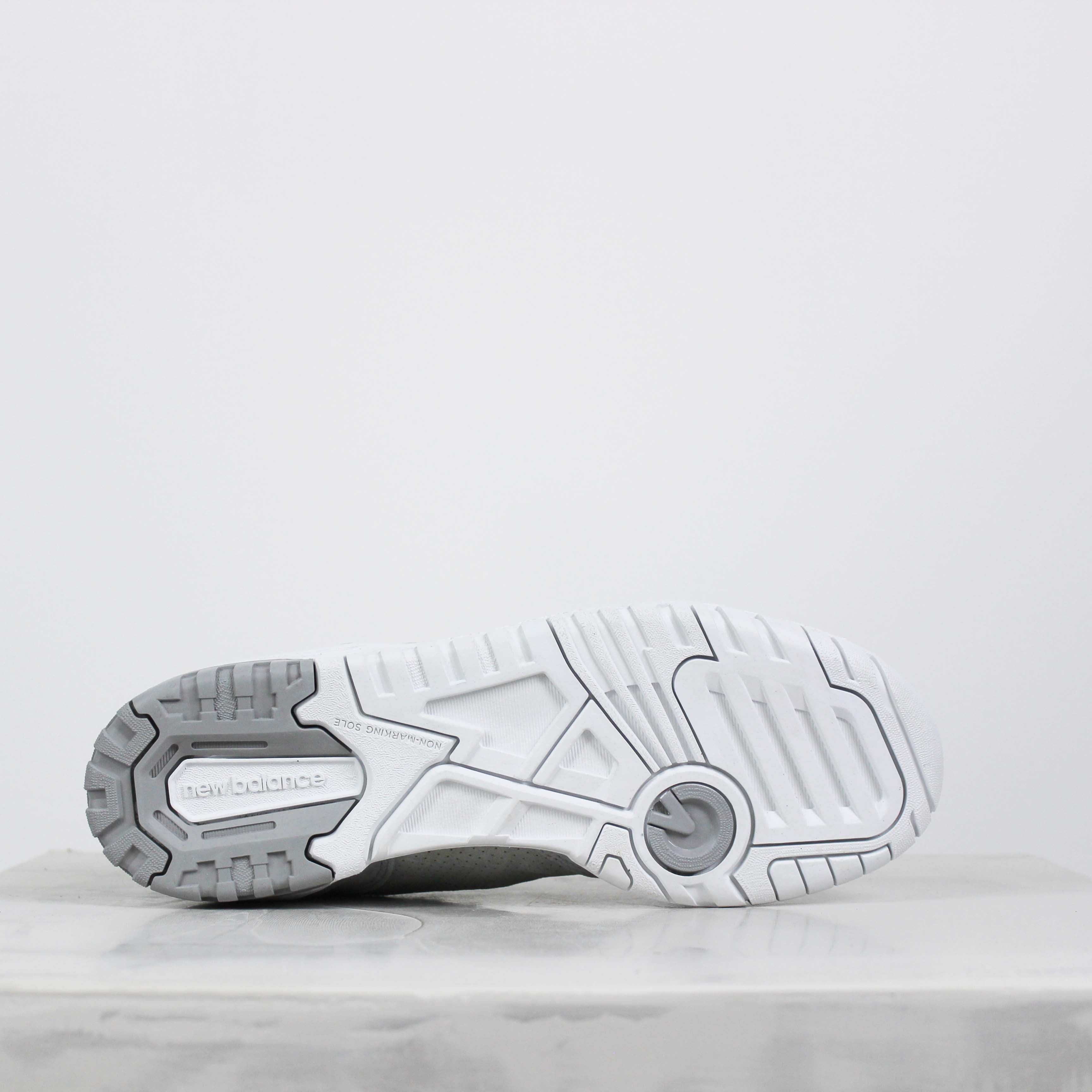 Tênis New Balance 550 Cinza