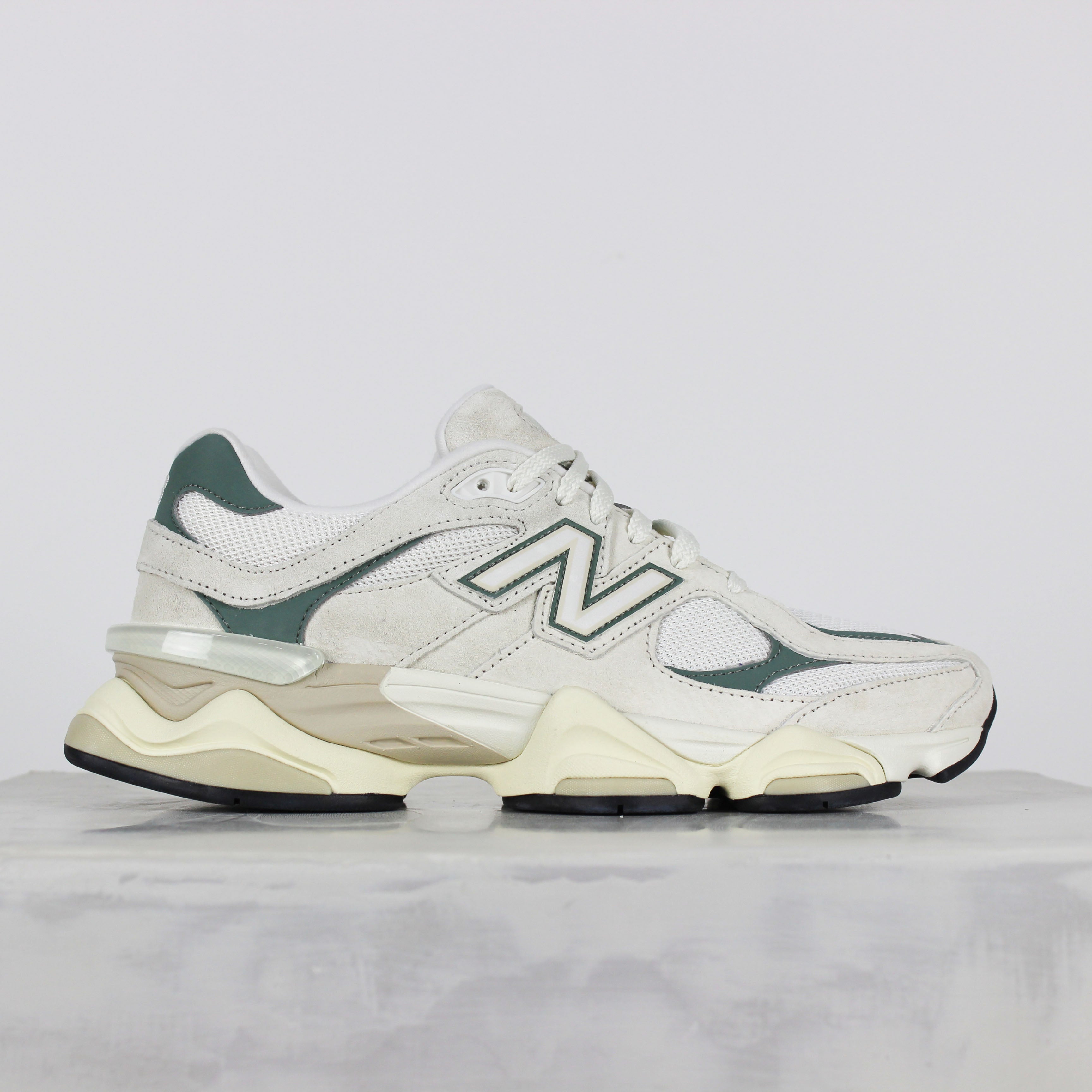 Tênis New Balance 9060 Off White Green