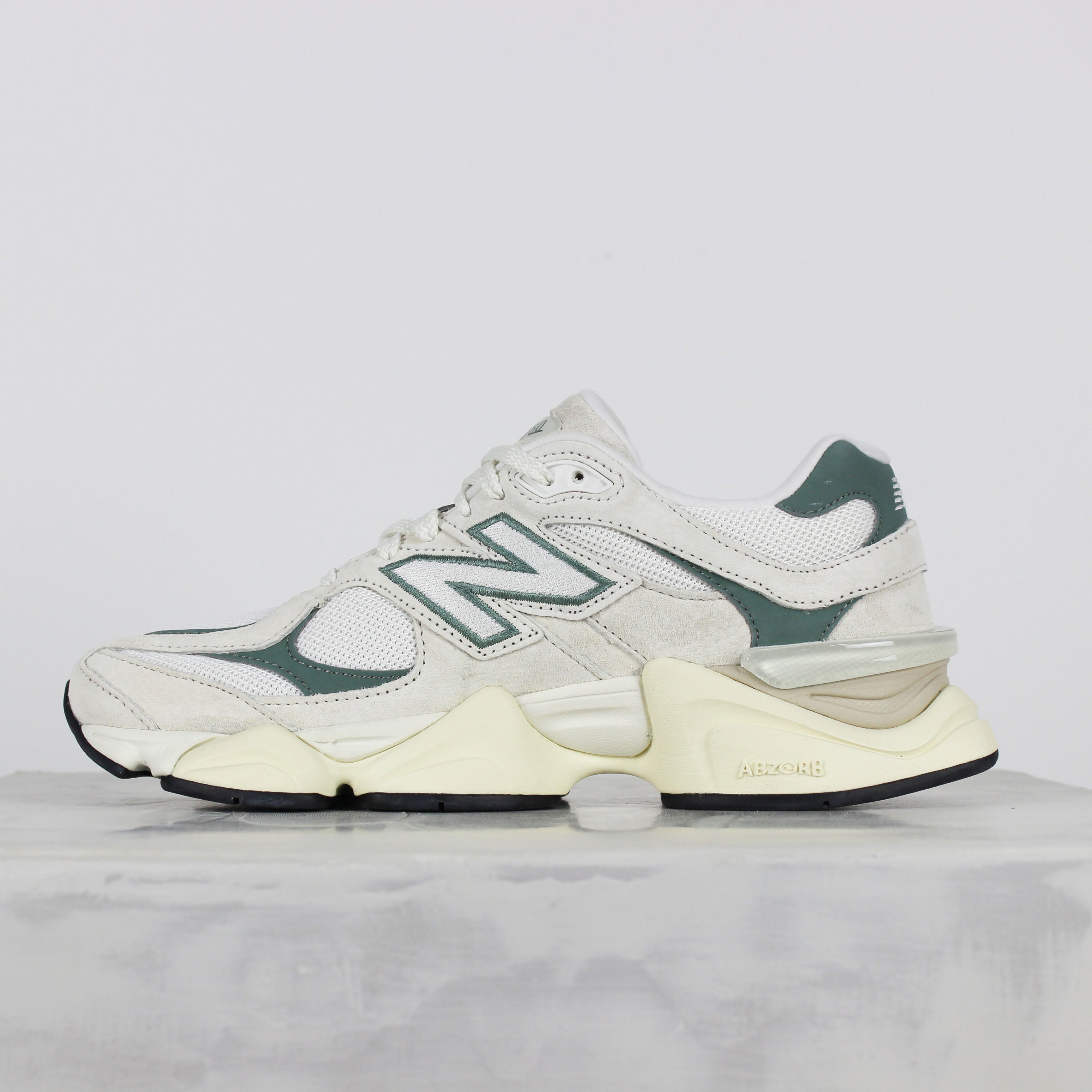Tênis New Balance 9060 Off White Green