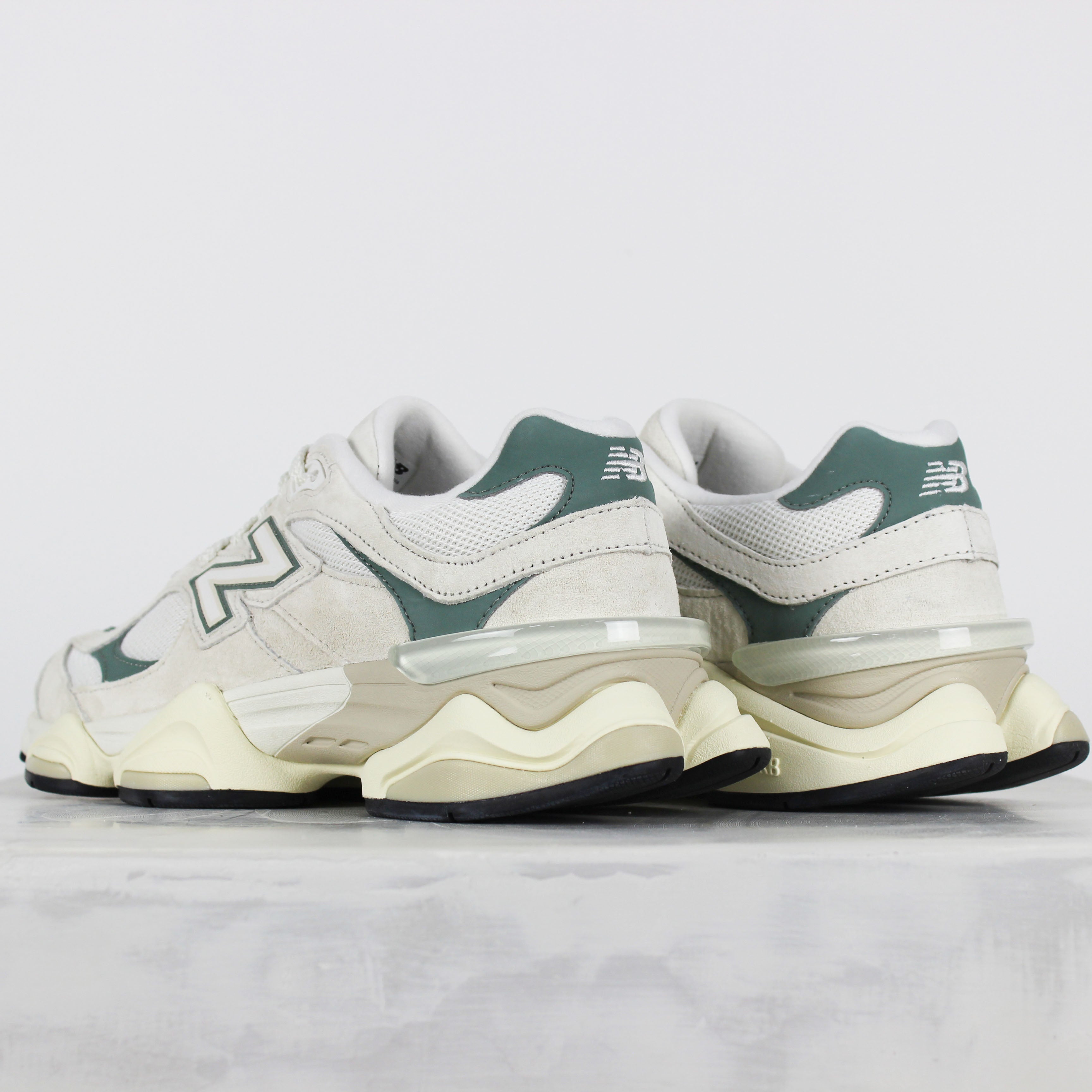 Tênis New Balance 9060 Off White Green