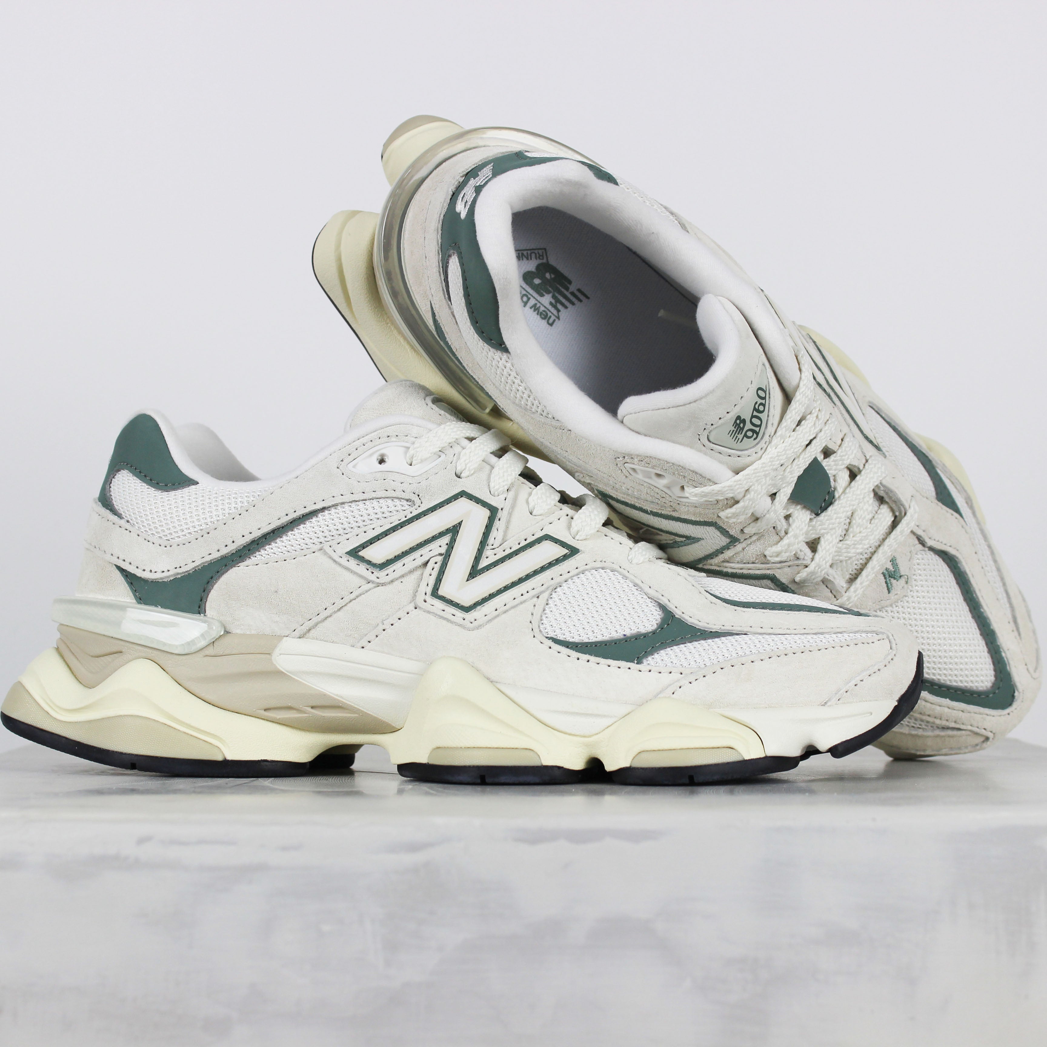 Tênis New Balance 9060 Off White Green