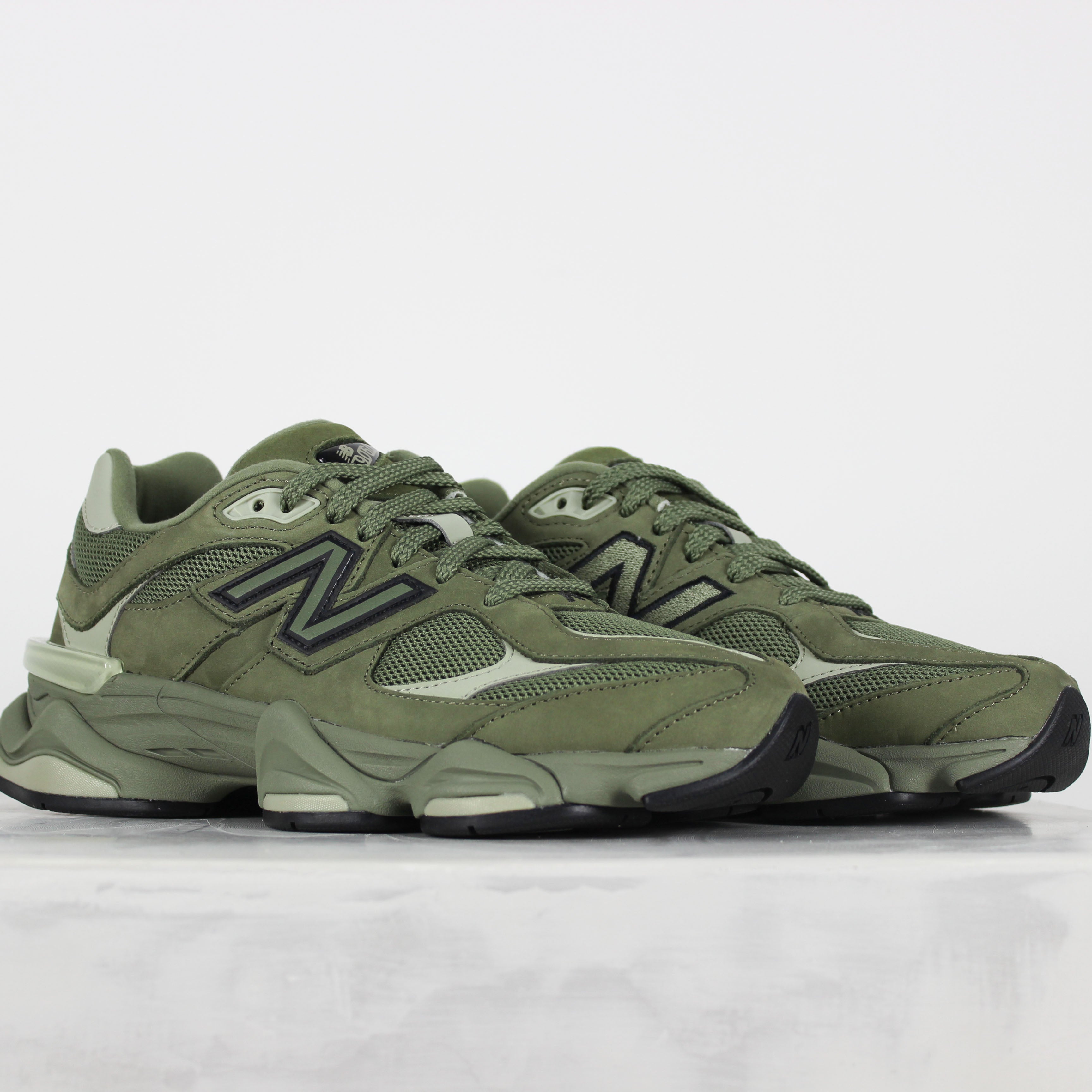 Tênis New Balance 9060 Verde Dark Olivine