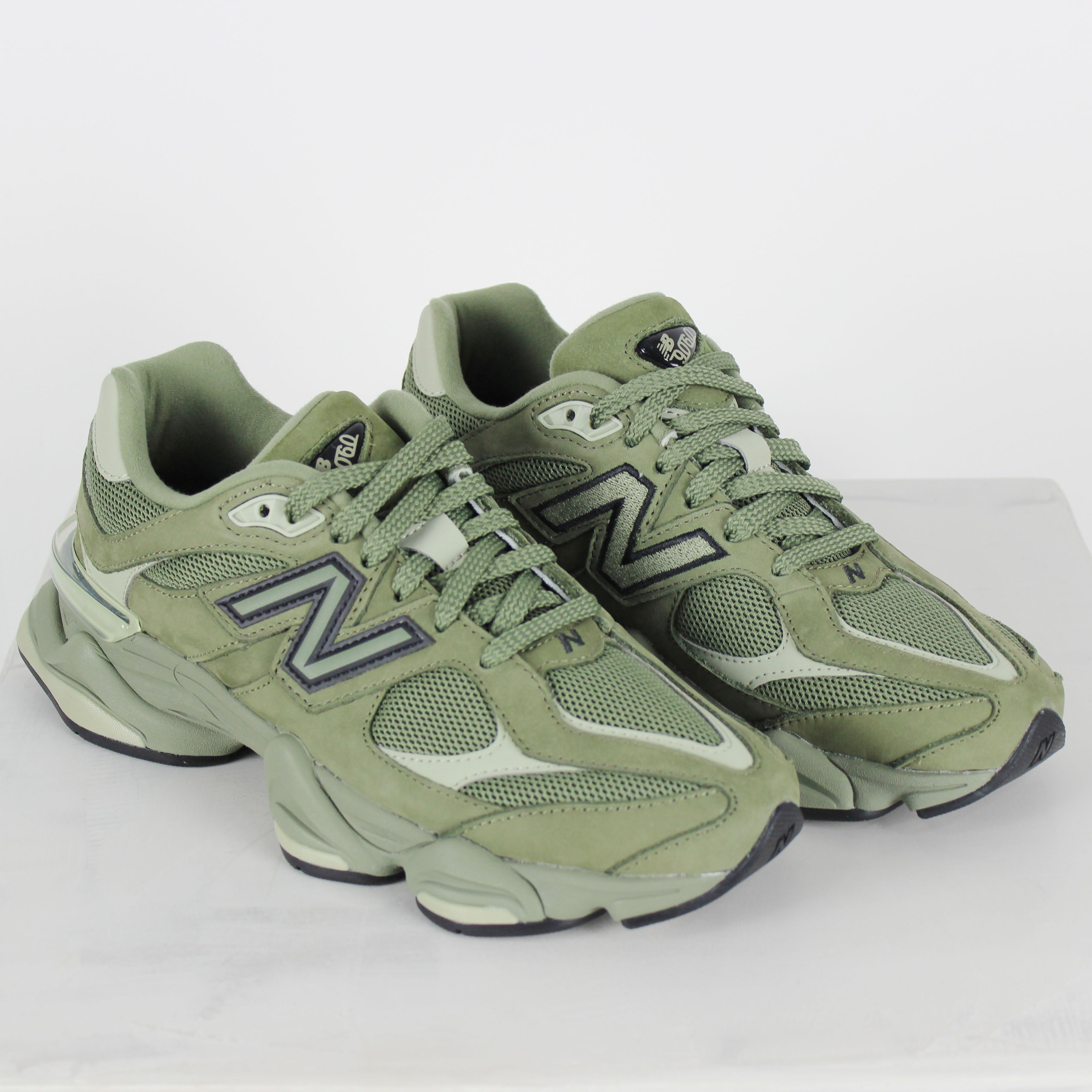 Tênis New Balance 9060 Verde Dark Olivine