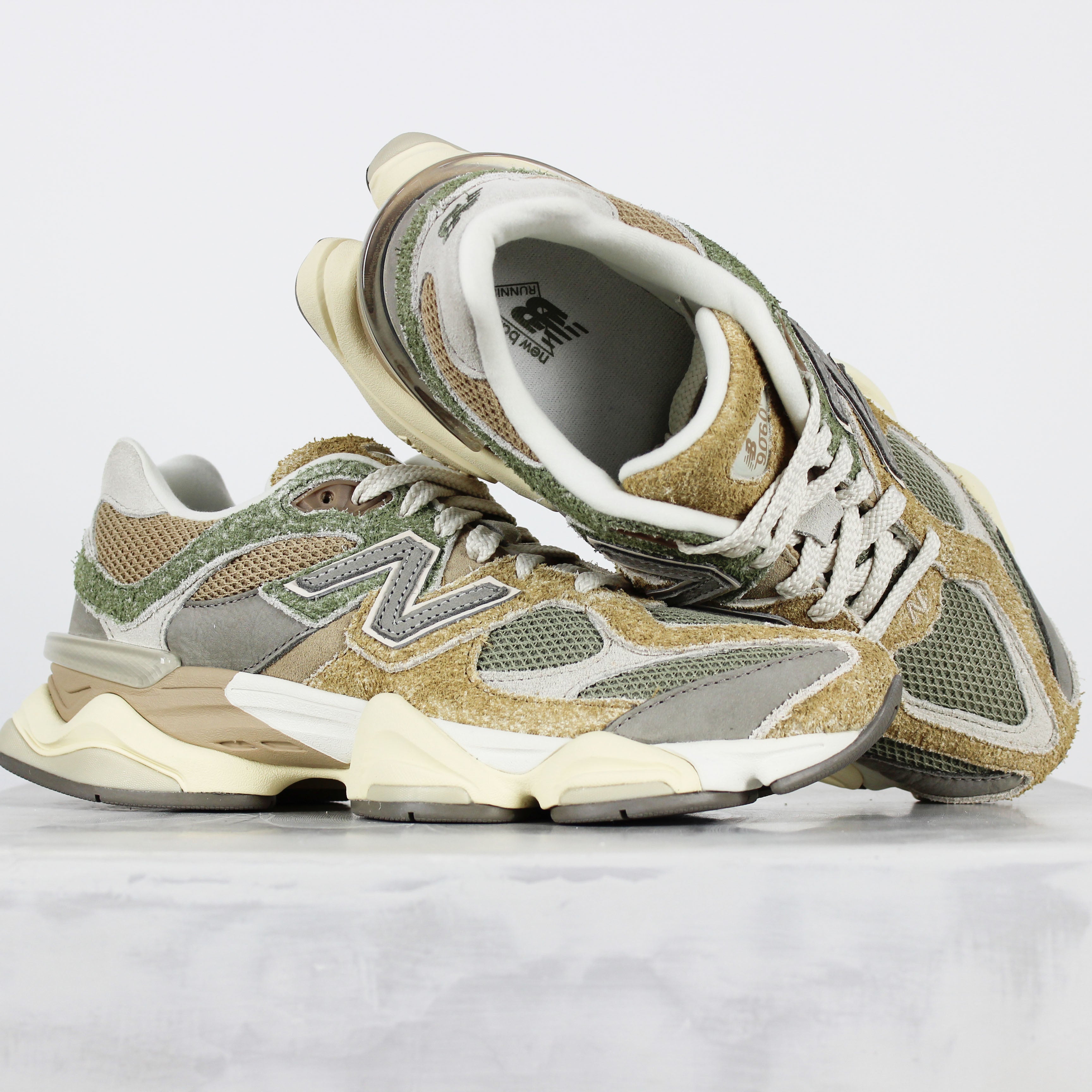 Tênis New Balance 9060 Bege Verde Musgo Marrom