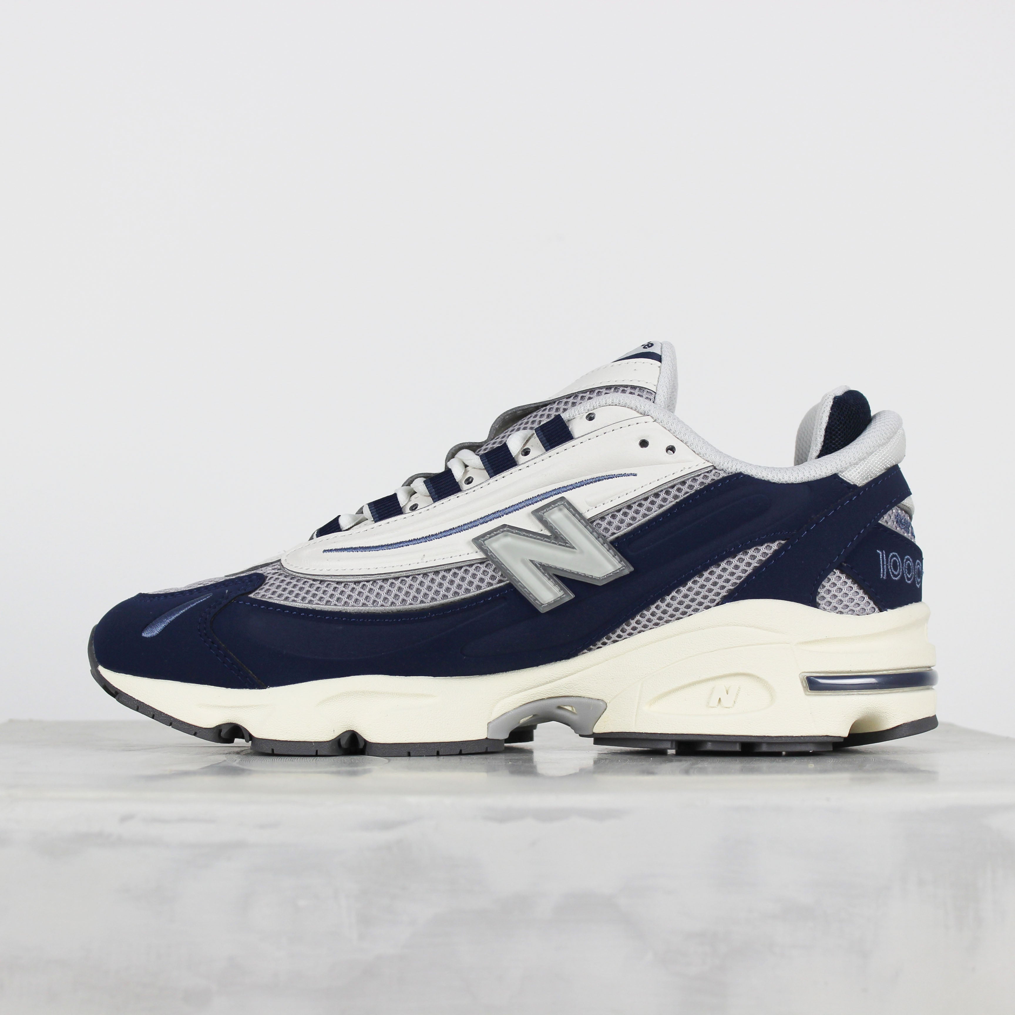 Tênis New Balance M1000 Bege Claro Marinho