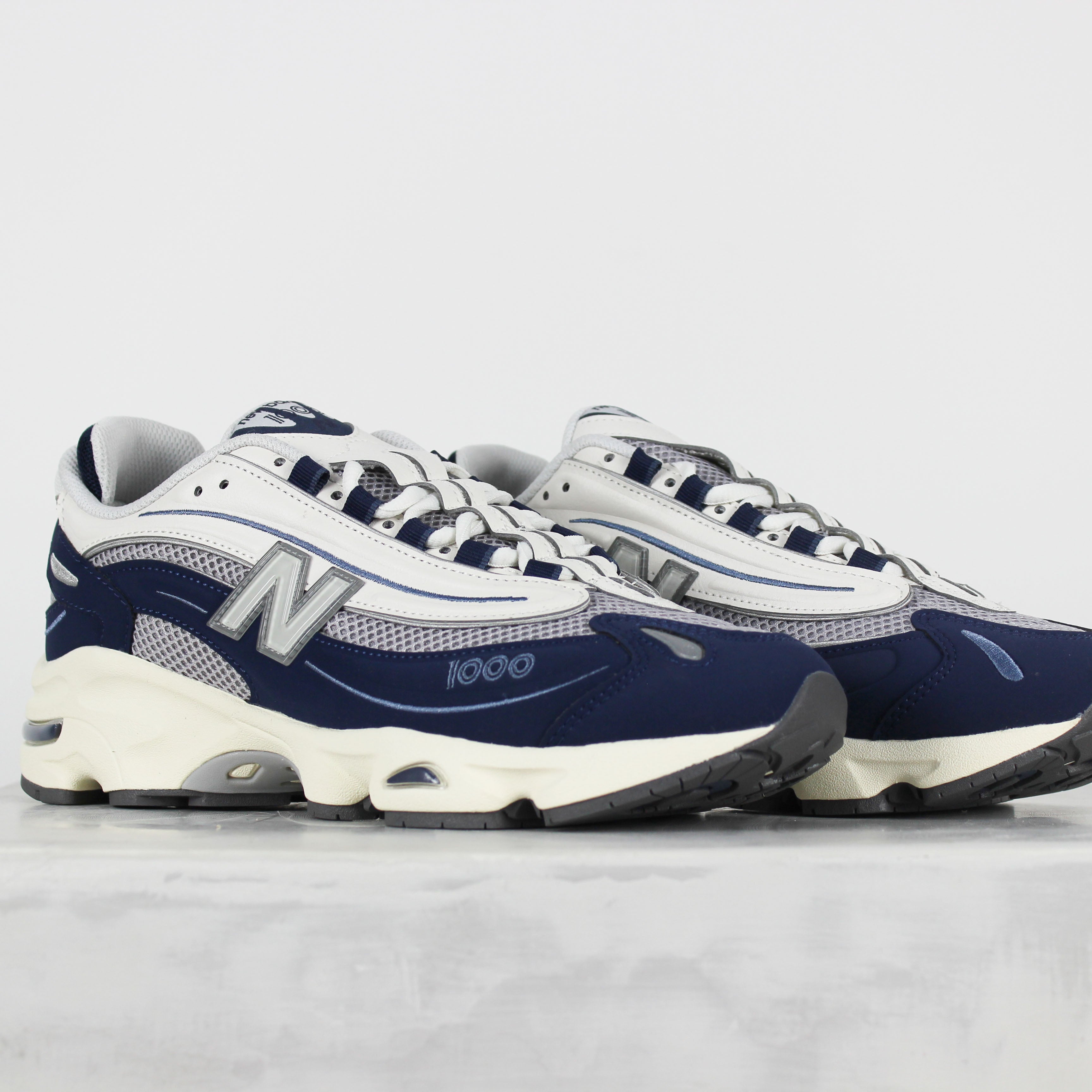Tênis New Balance M1000 Bege Claro Marinho