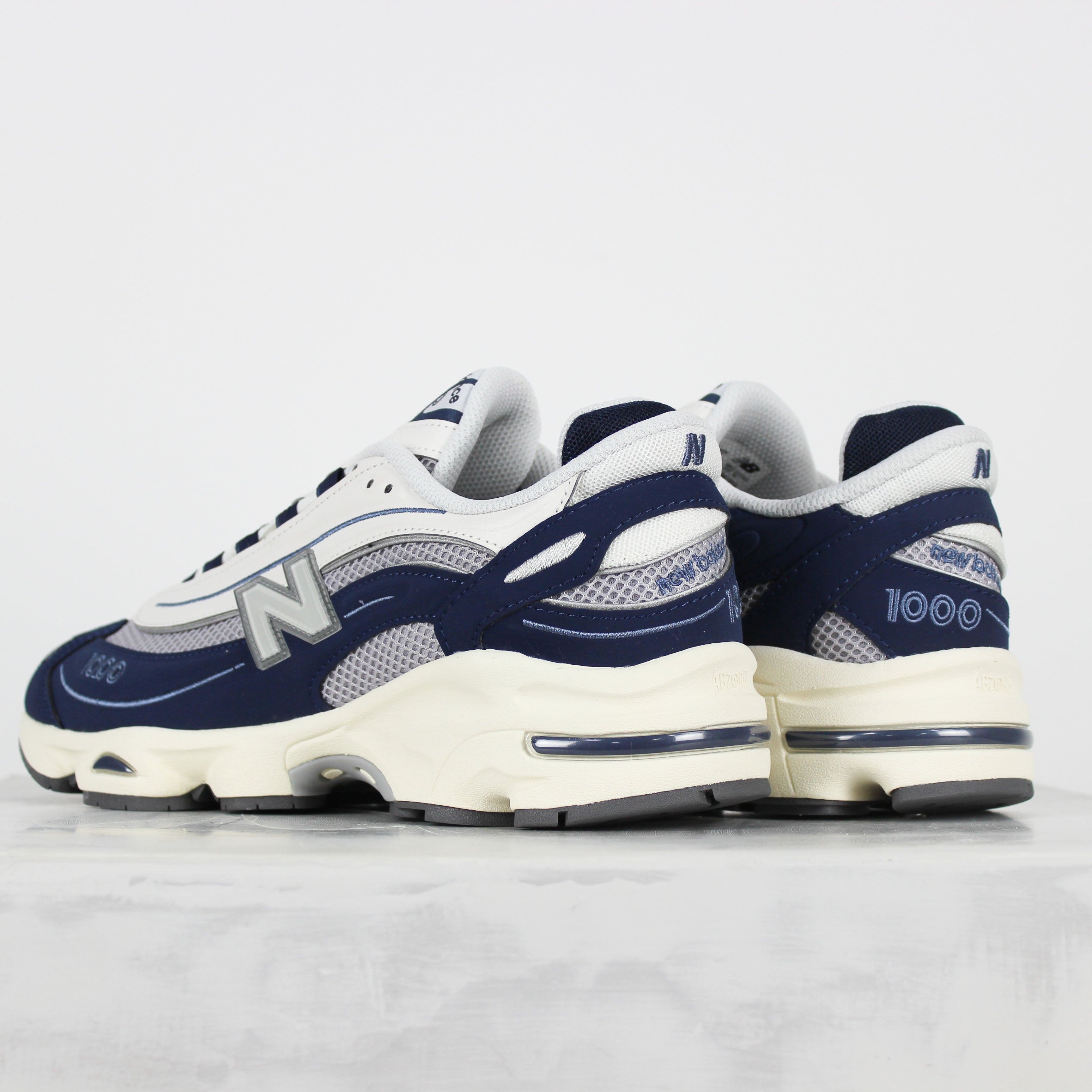 Tênis New Balance M1000 Bege Claro Marinho